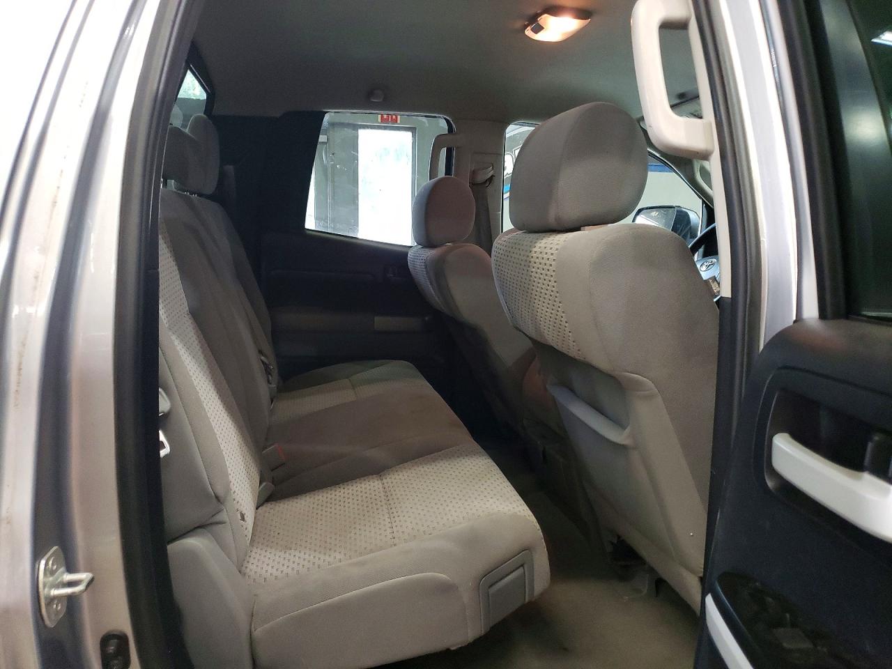 2010 Toyota Tundra Double Cab Sr5 Silver vin: 5TFUM5F10AX012886