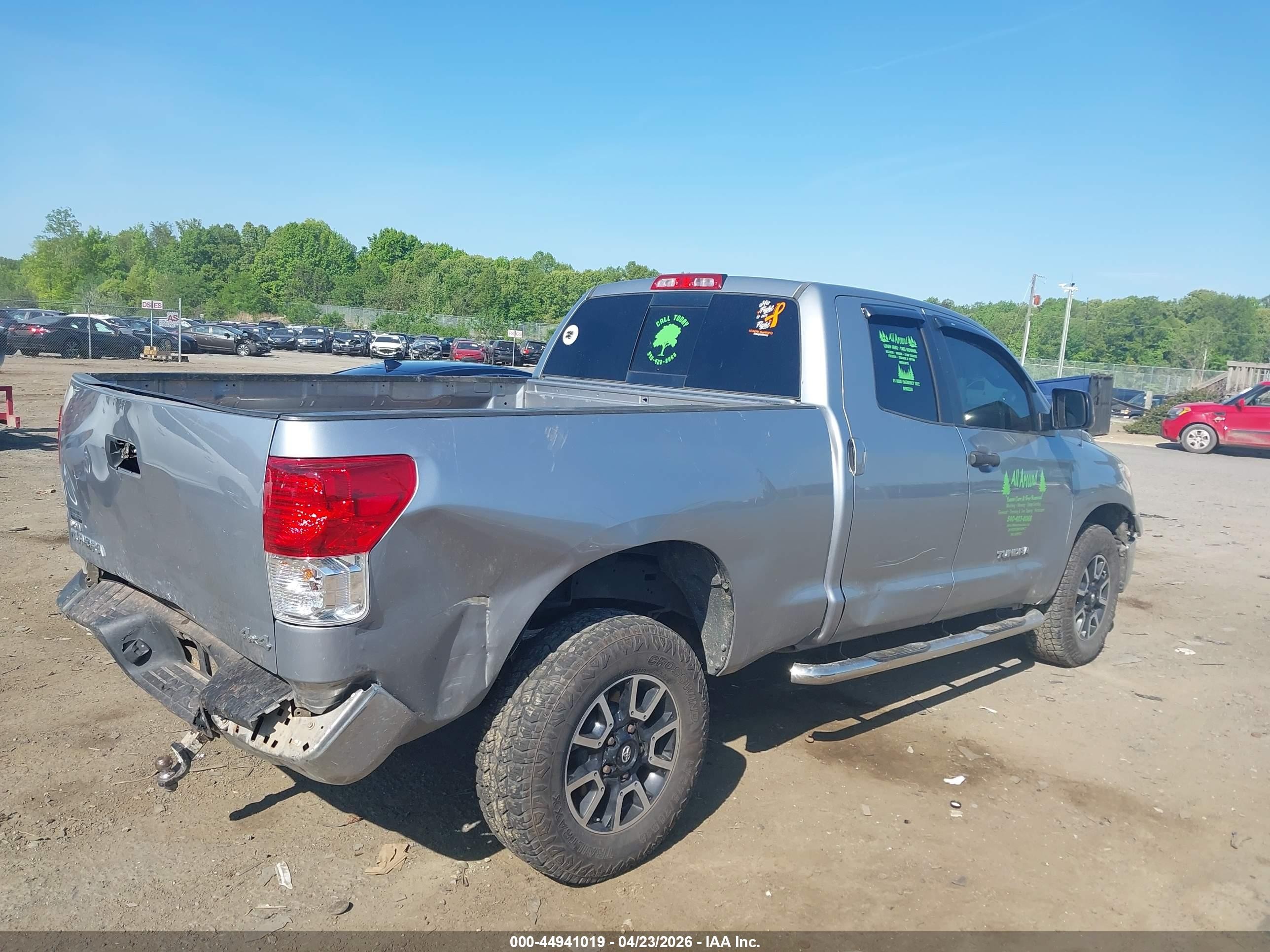 2011 Toyota Tundra Grade 4.6l V8 Серебряный vin: 5TFUM5F10BX026255