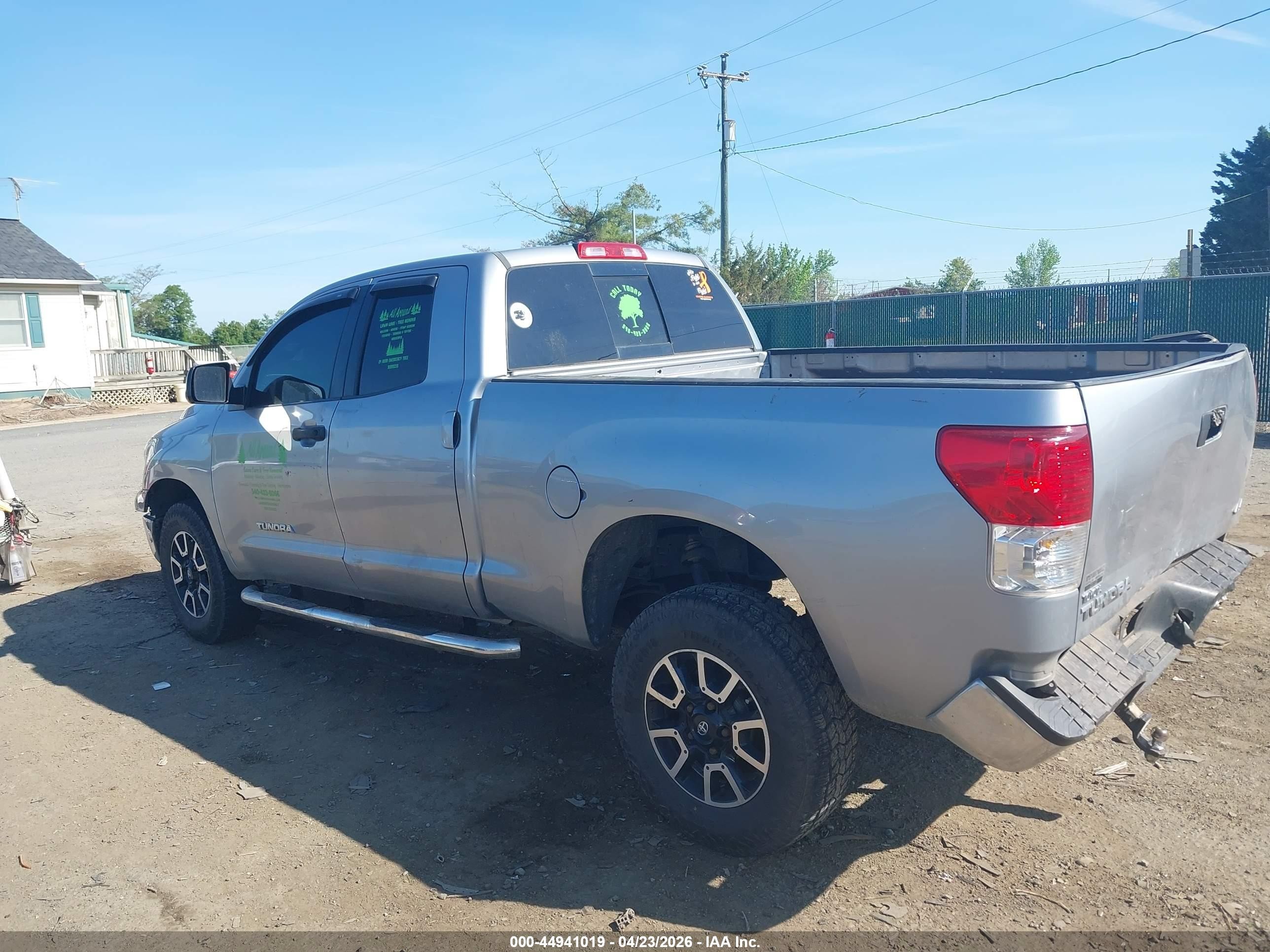 2011 Toyota Tundra Grade 4.6l V8 Серебряный vin: 5TFUM5F10BX026255