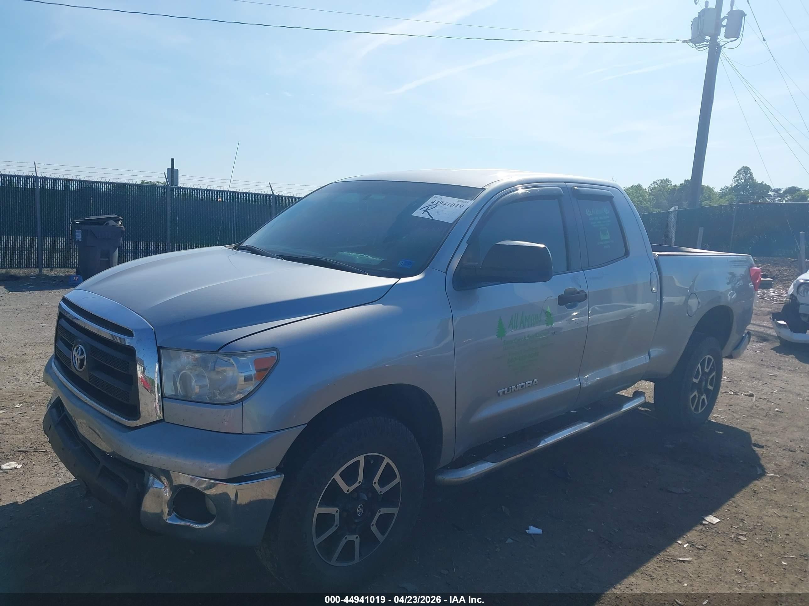 2011 Toyota Tundra Grade 4.6l V8 Серебряный vin: 5TFUM5F10BX026255