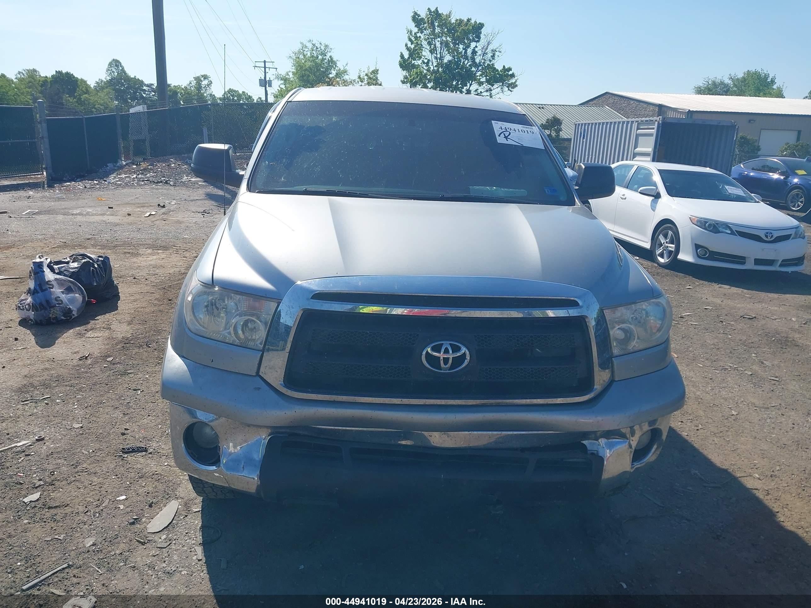 2011 Toyota Tundra Grade 4.6l V8 Серебряный vin: 5TFUM5F10BX026255
