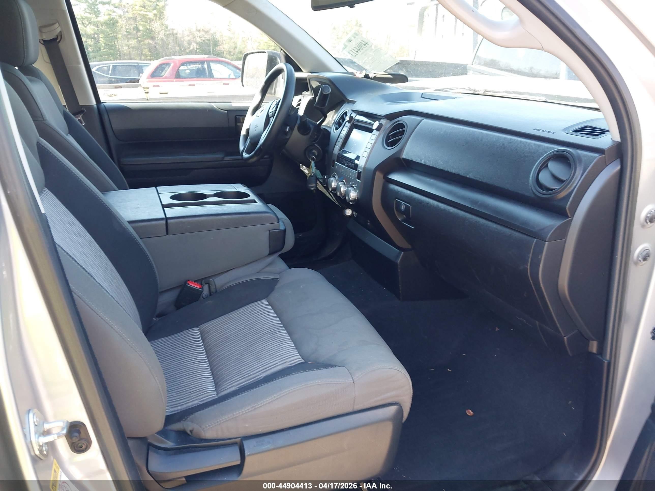 2015 Toyota Tundra Sr 4.6l V8 Серебряный vin: 5TFUM5F10FX063389