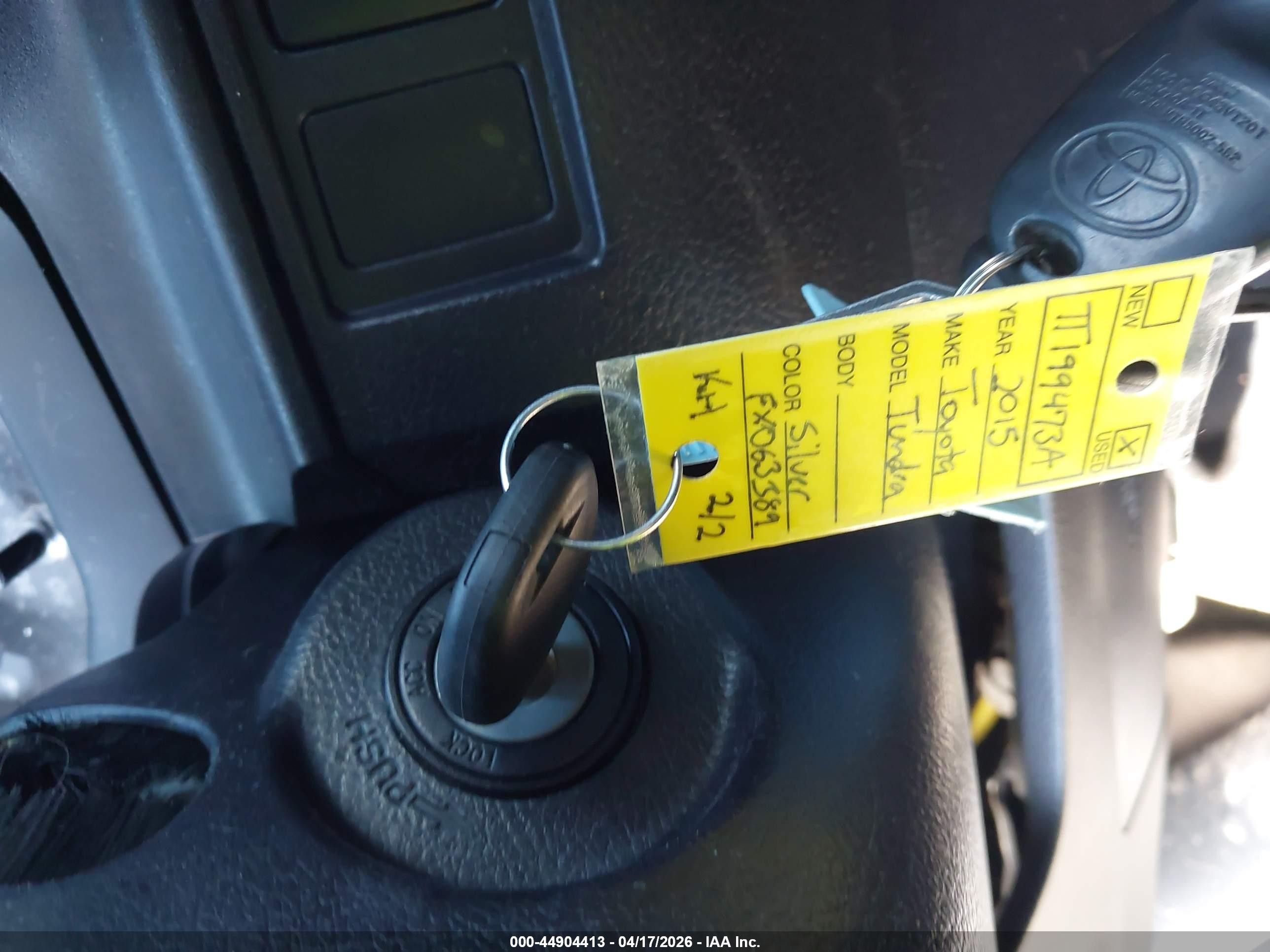 2015 Toyota Tundra Sr 4.6l V8 Серебряный vin: 5TFUM5F10FX063389