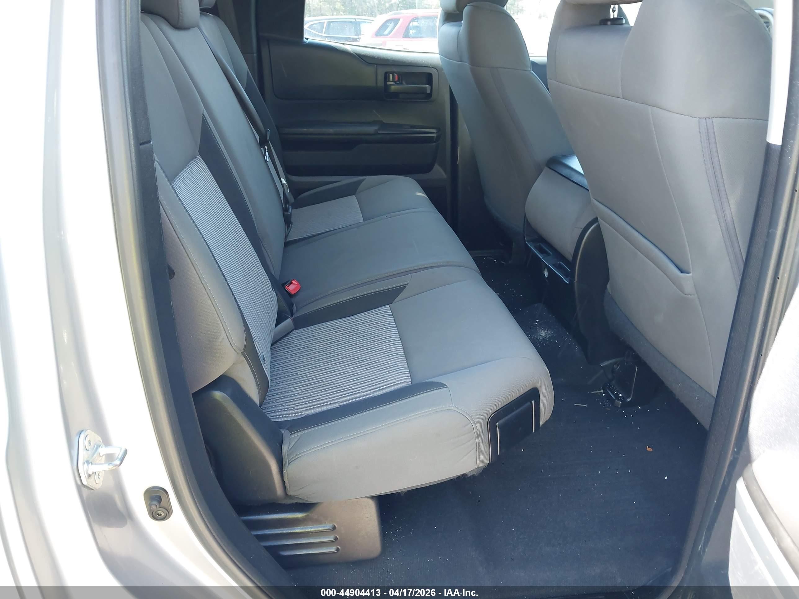 2015 Toyota Tundra Sr 4.6l V8 Серебряный vin: 5TFUM5F10FX063389