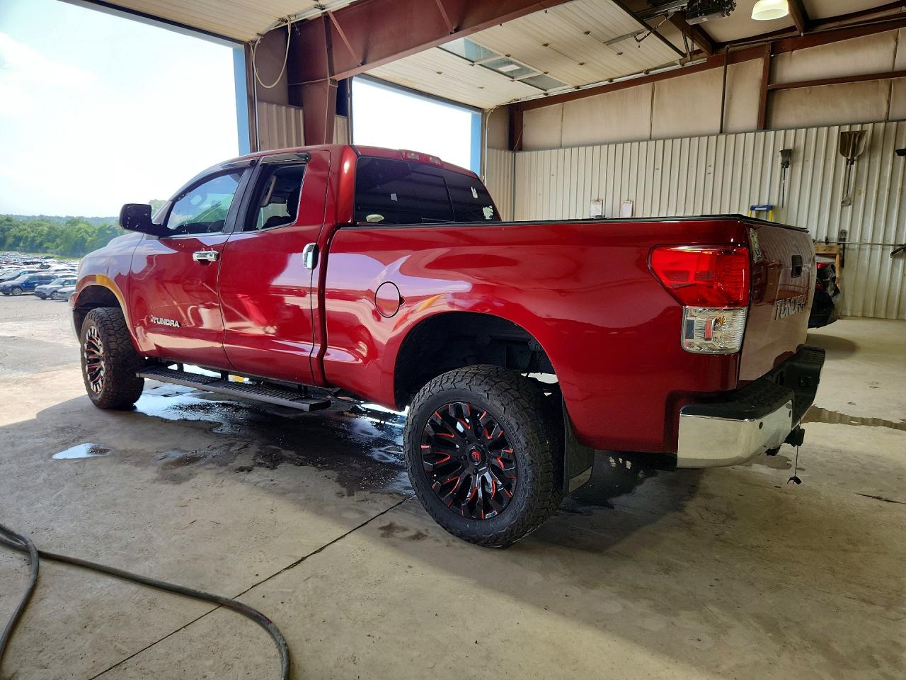 2010 Toyota Tundra Double Cab Sr5 Red vin: 5TFUM5F11AX011391