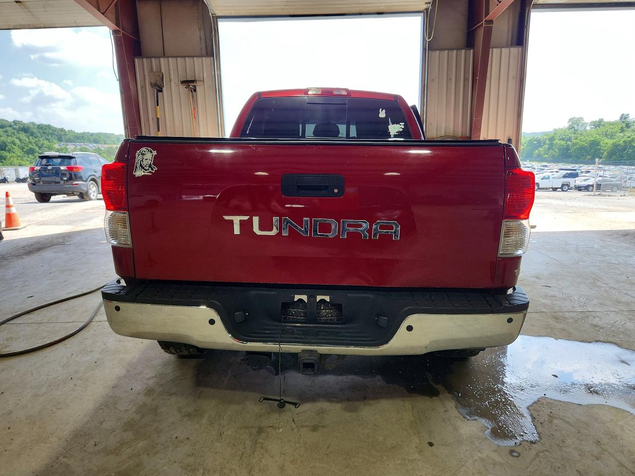 2010 Toyota Tundra Double Cab Sr5 Red vin: 5TFUM5F11AX011391