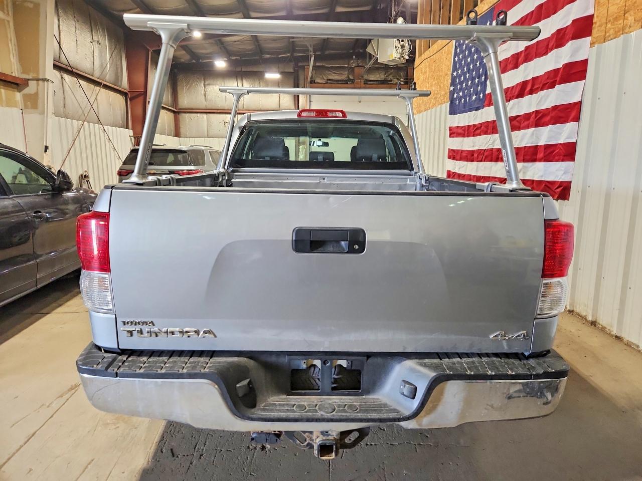 2010 Toyota Tundra Double Cab Sr5 Silver vin: 5TFUM5F11AX015702