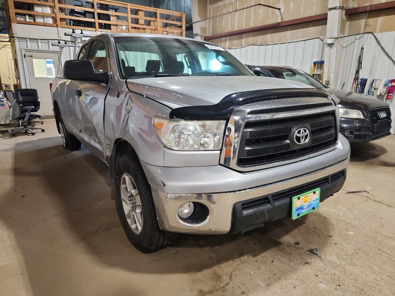 2010 Toyota Tundra Double Cab Sr5 Silver vin: 5TFUM5F11AX015702