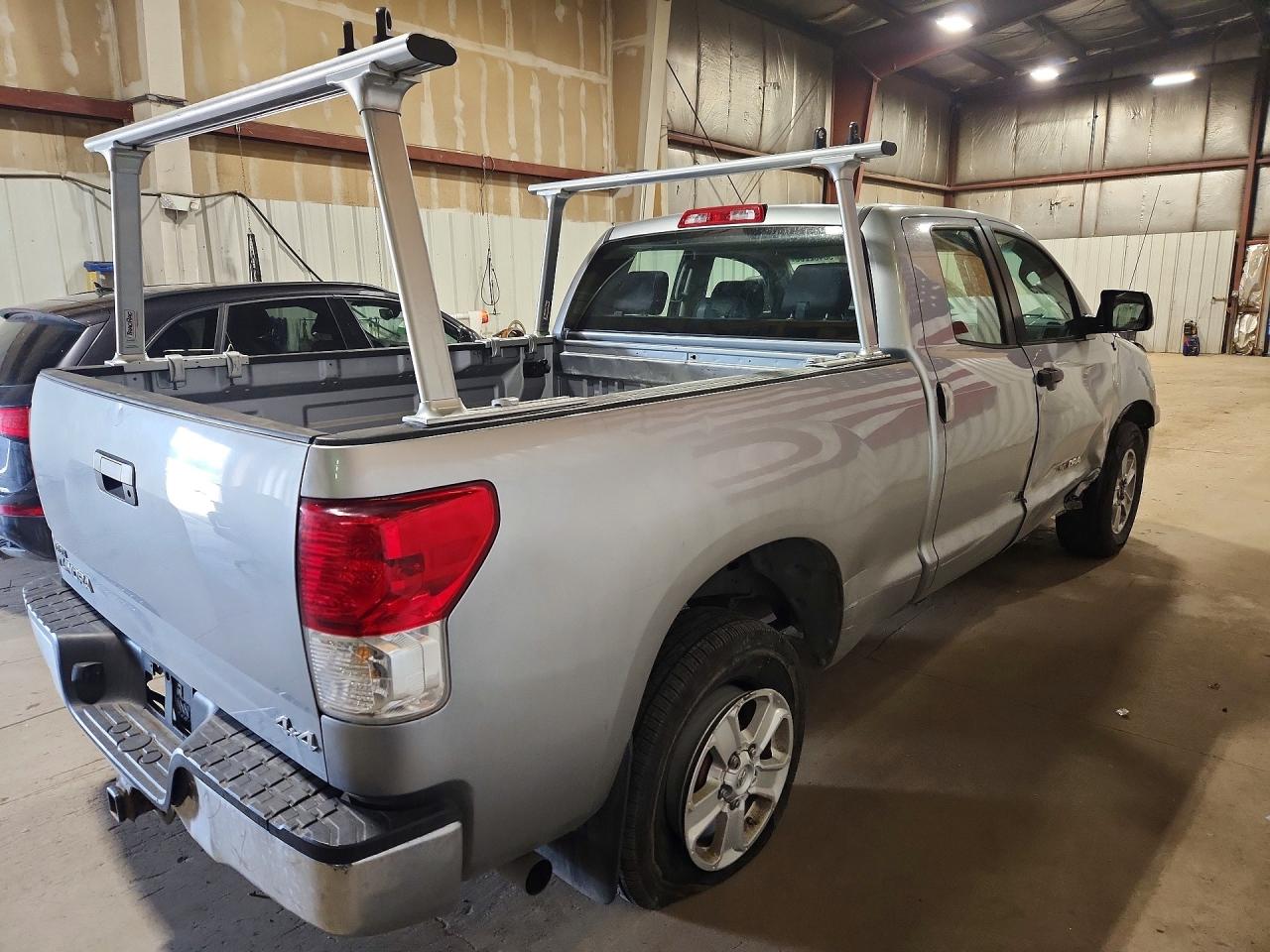 2010 Toyota Tundra Double Cab Sr5 Silver vin: 5TFUM5F11AX015702