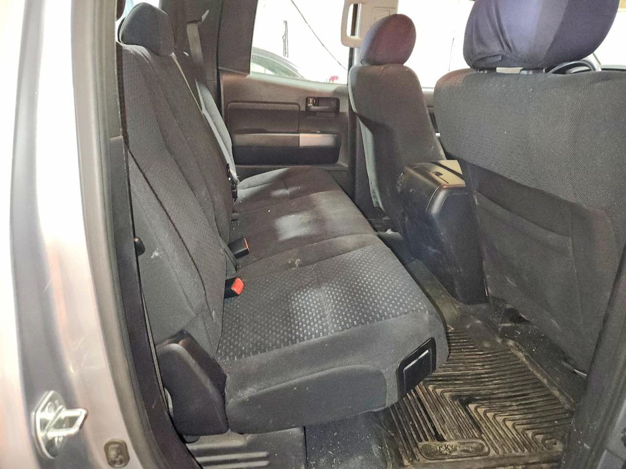2010 Toyota Tundra Double Cab Sr5 Silver vin: 5TFUM5F11AX015702