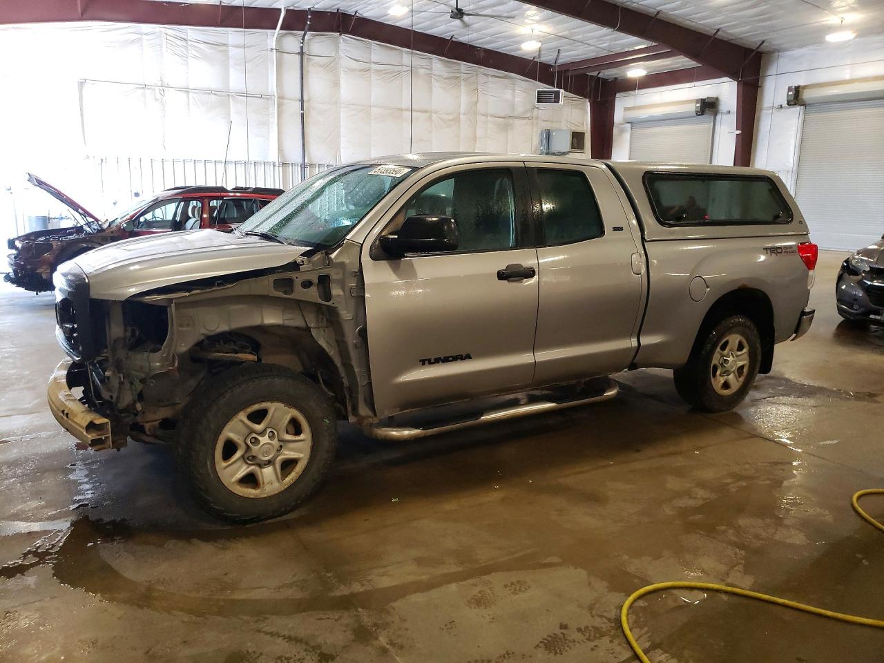 2011 Toyota Tundra Double Cab Sr5 Silver vin: 5TFUM5F11BX020979