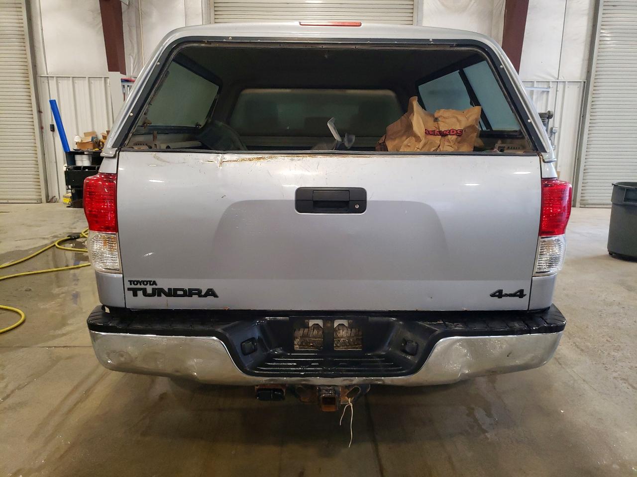 2011 Toyota Tundra Double Cab Sr5 Silver vin: 5TFUM5F11BX020979