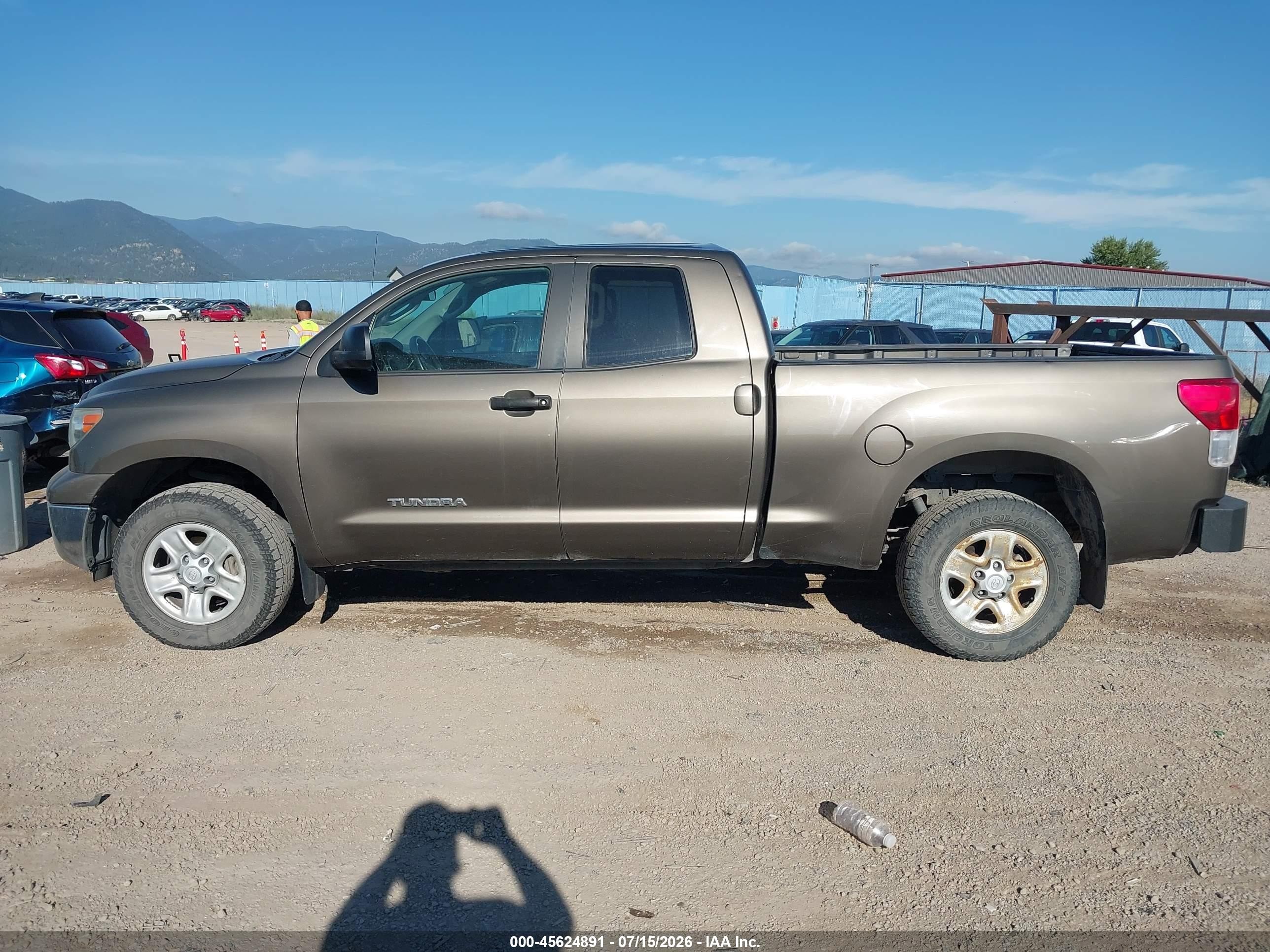 2011 Toyota Tundra Grade 4.6l V8 Brown vin: 5TFUM5F11BX024093