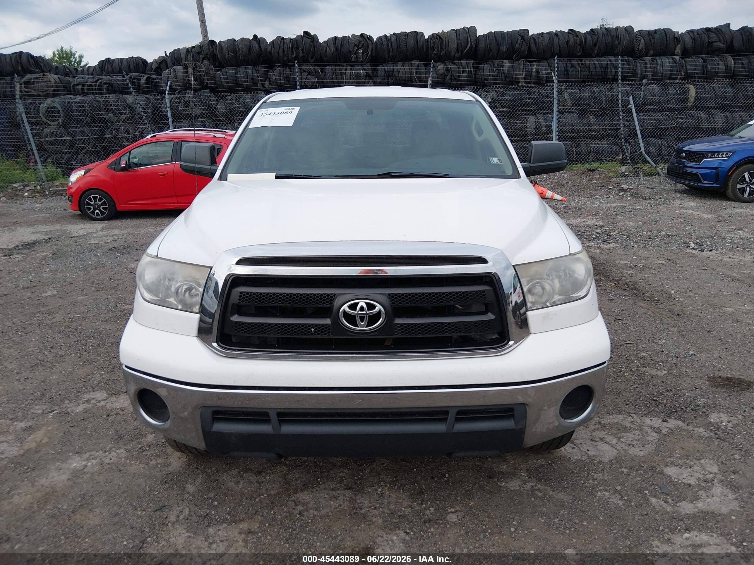 2013 Toyota Tundra Grade 4.6l V8 Белый vin: 5TFUM5F11DX041611