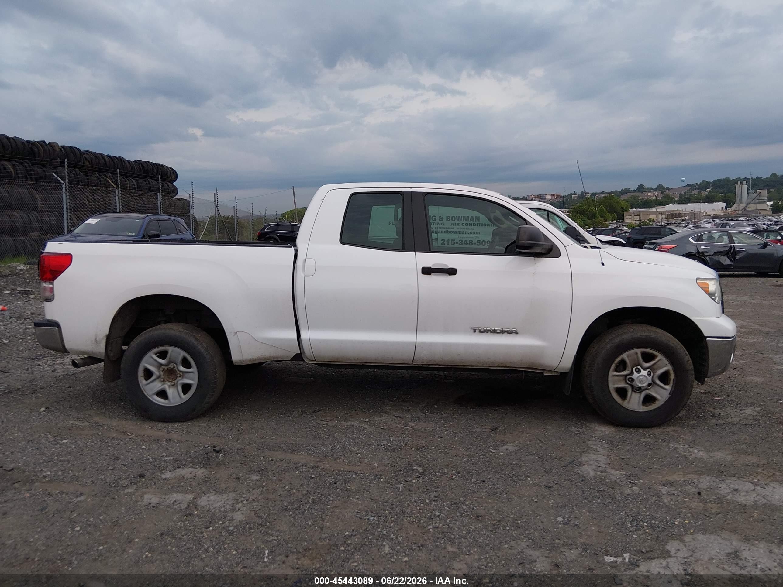 2013 Toyota Tundra Grade 4.6l V8 Белый vin: 5TFUM5F11DX041611