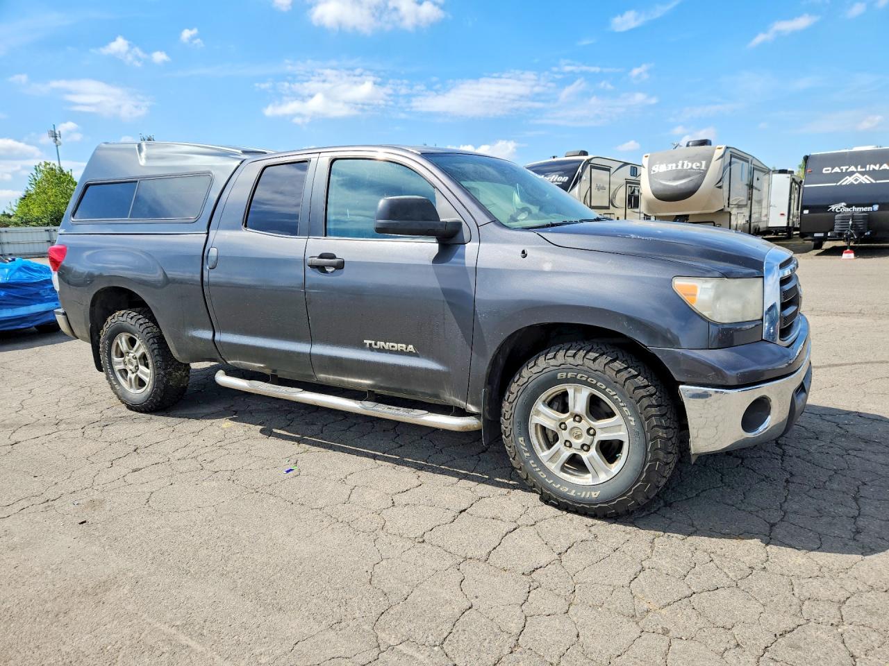 2011 Toyota Tundra Double Cab Sr5 Gray vin: 5TFUM5F12BX020263