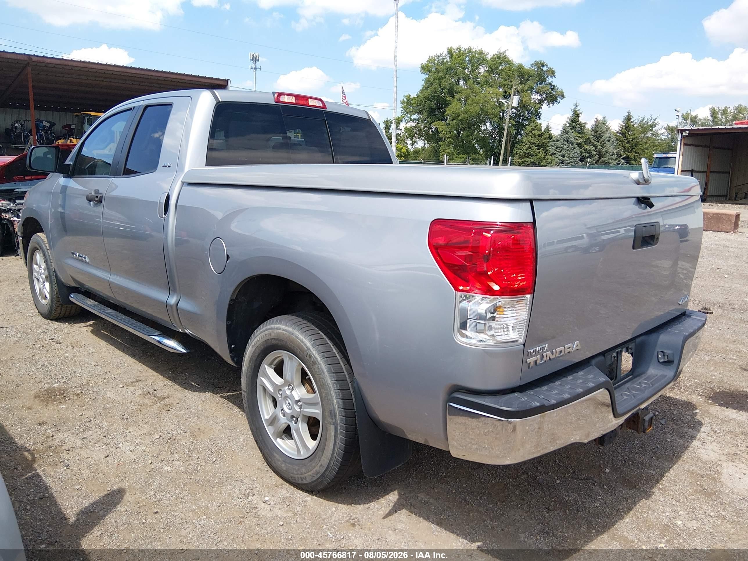 2011 Toyota Tundra Grade 4.6l V8 Silver vin: 5TFUM5F13BX020398