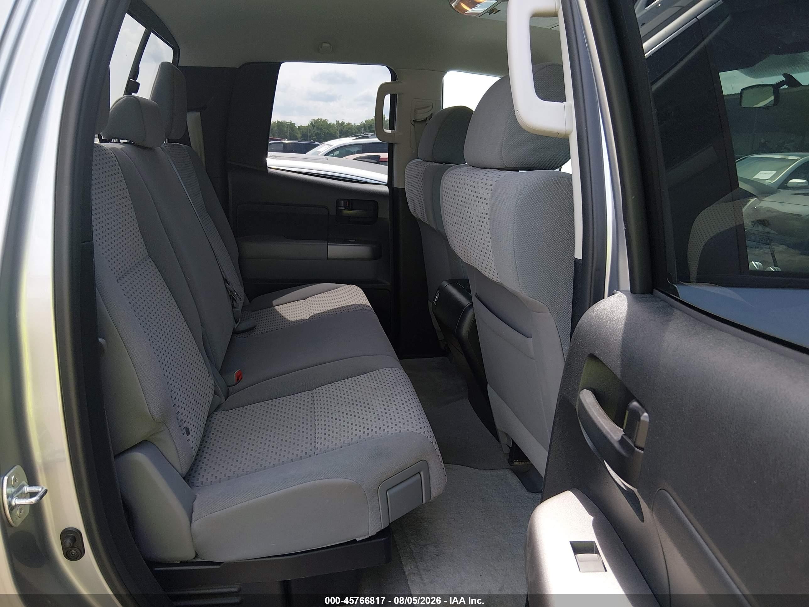 2011 Toyota Tundra Grade 4.6l V8 Silver vin: 5TFUM5F13BX020398