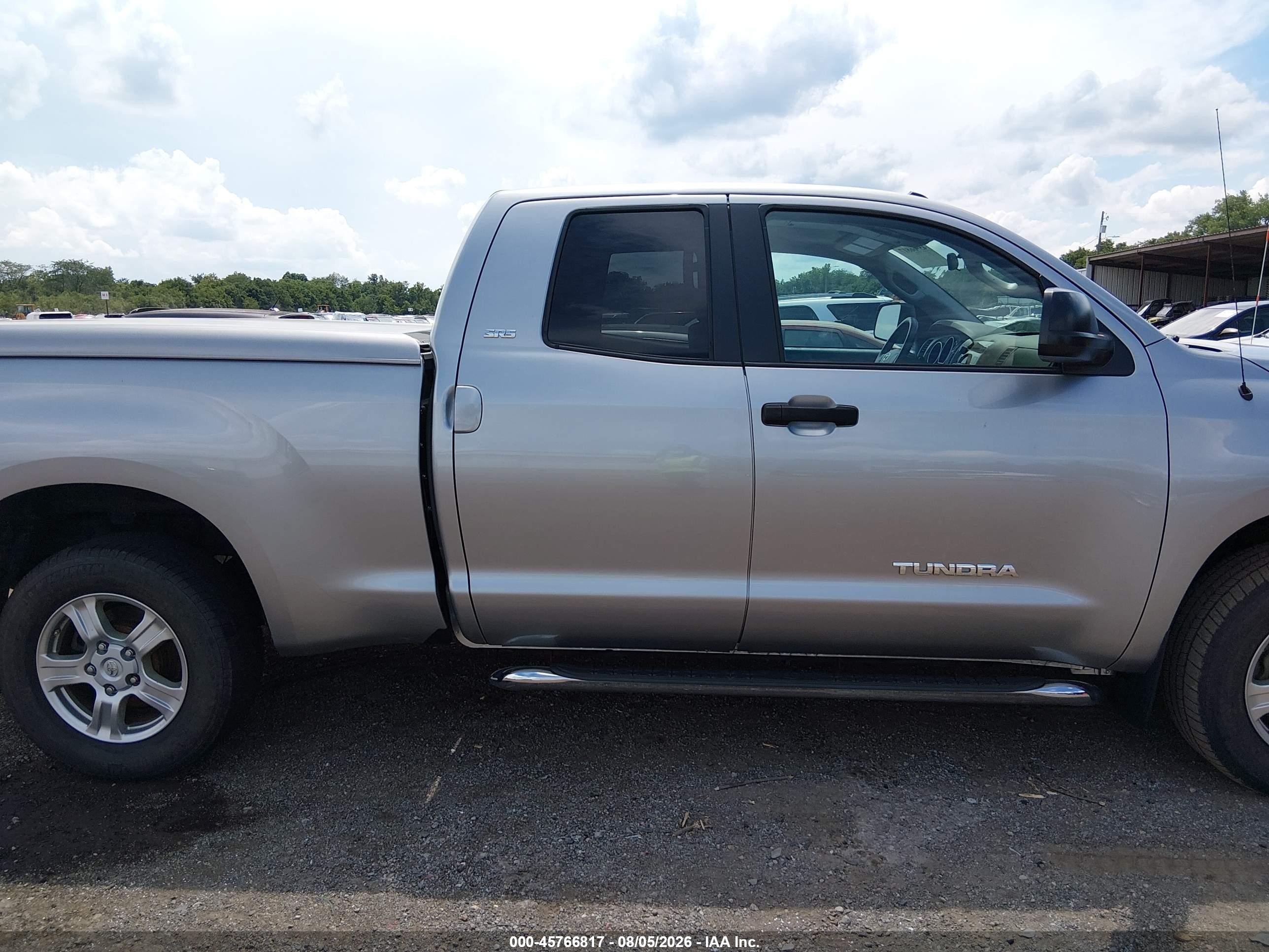 2011 Toyota Tundra Grade 4.6l V8 Silver vin: 5TFUM5F13BX020398