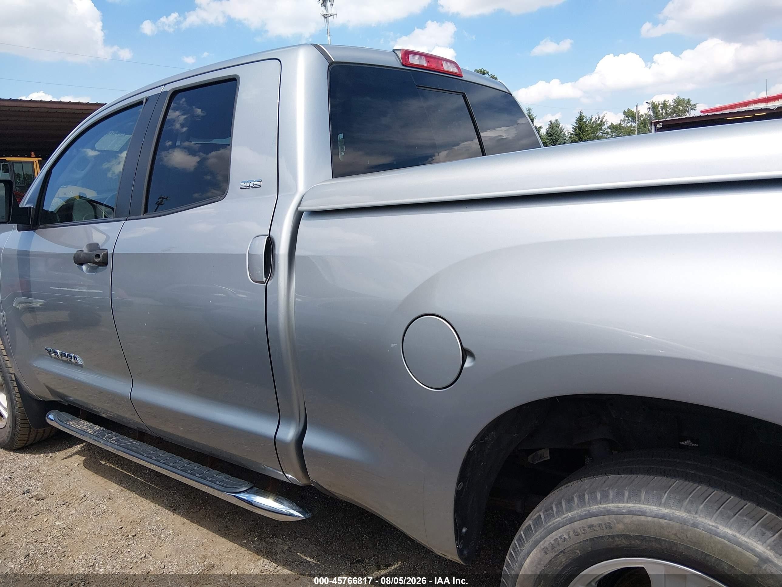 2011 Toyota Tundra Grade 4.6l V8 Silver vin: 5TFUM5F13BX020398