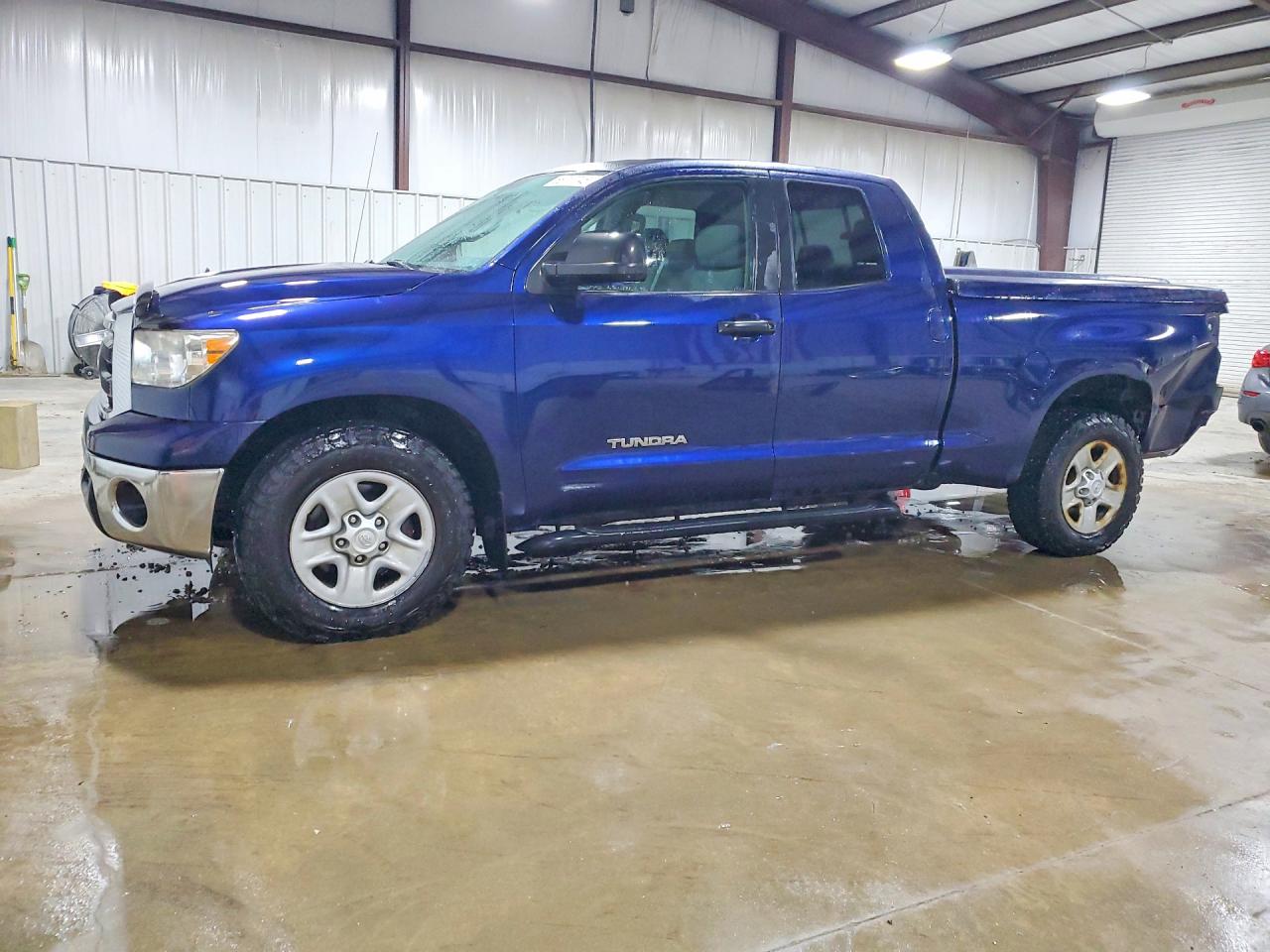 2011 Toyota Tundra Double Cab Sr5 Blue vin: 5TFUM5F13BX021860