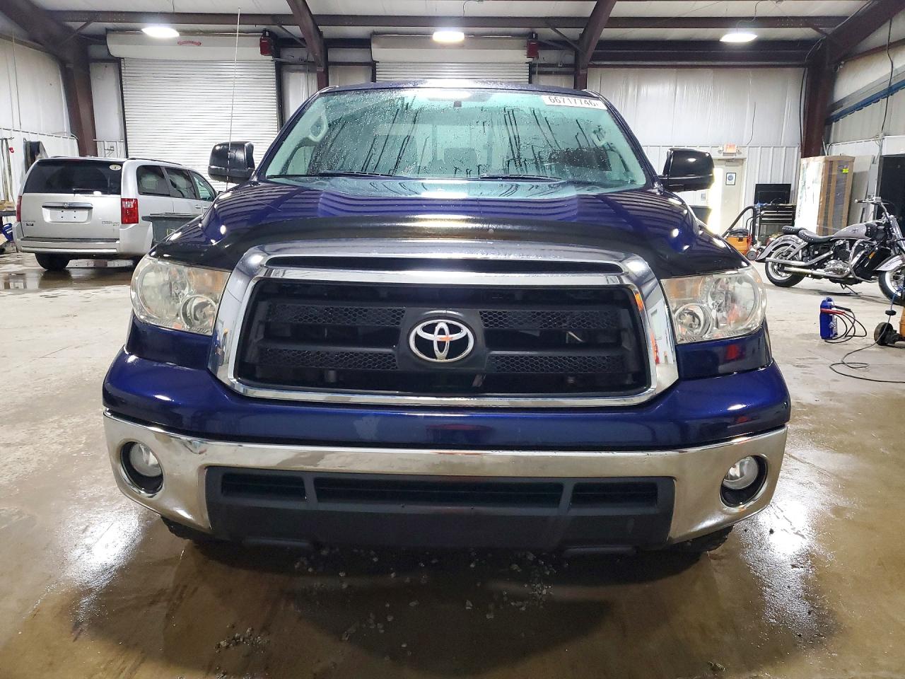 2011 Toyota Tundra Double Cab Sr5 Blue vin: 5TFUM5F13BX021860