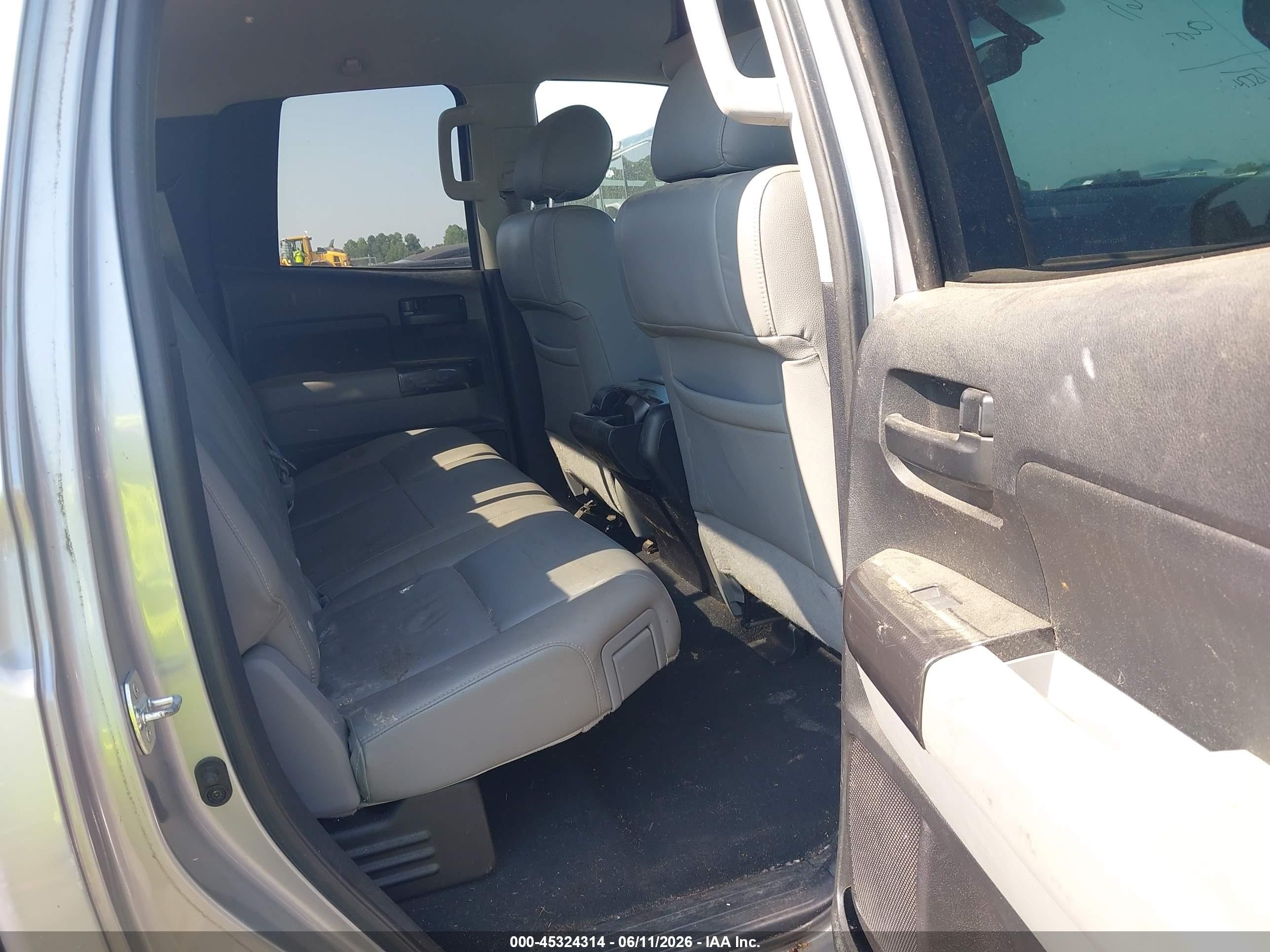 2012 Toyota Tundra Grade 4.6l V8 Silver vin: 5TFUM5F14CX029337