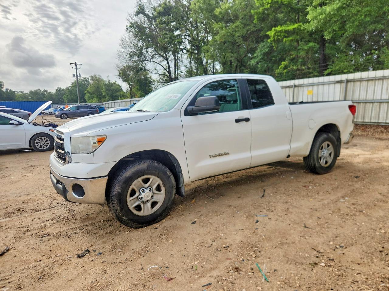 2013 Toyota Tundra Double Cab Sr5 White vin: 5TFUM5F15DX043927