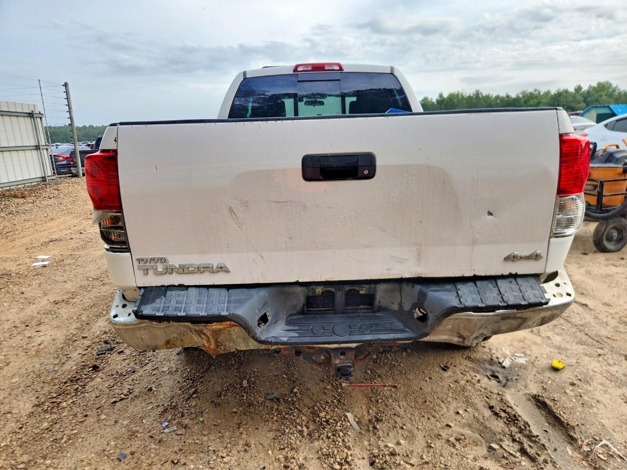 2013 Toyota Tundra Double Cab Sr5 White vin: 5TFUM5F15DX043927