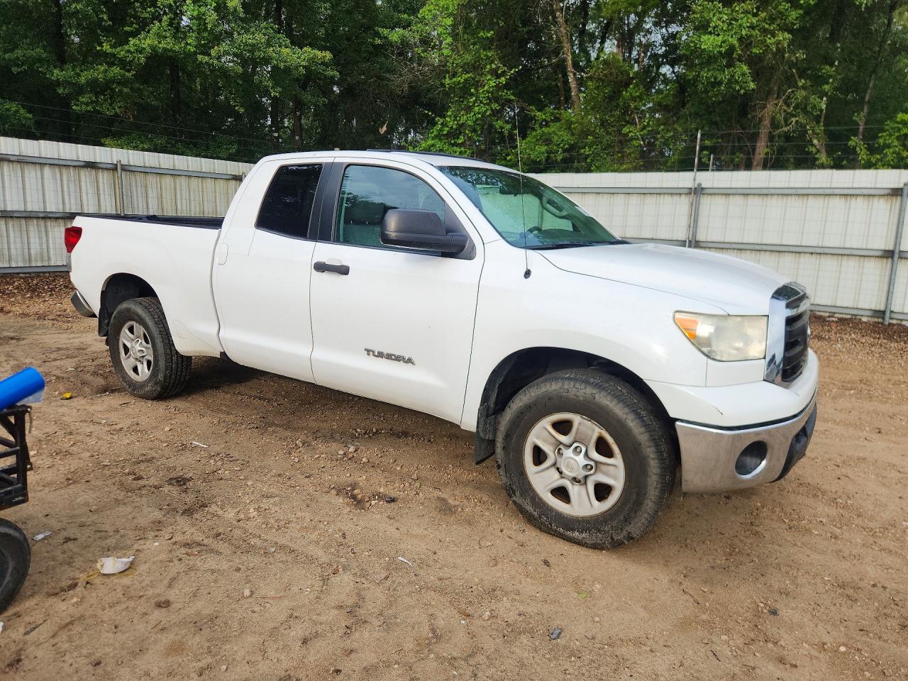 2013 Toyota Tundra Double Cab Sr5 White vin: 5TFUM5F15DX043927
