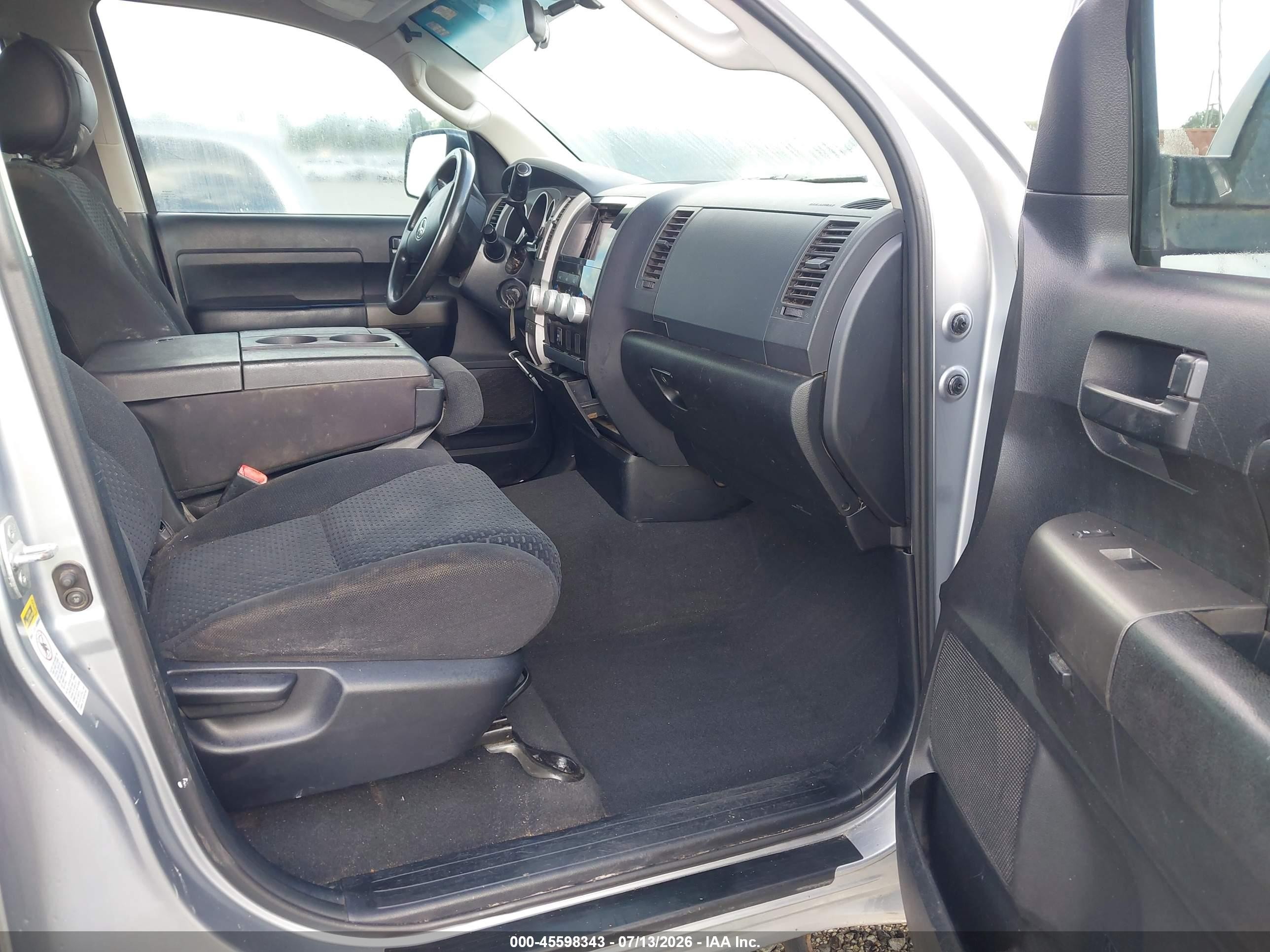 2011 Toyota Tundra Grade 4.6l V8 Серебряный vin: 5TFUM5F17BX021117