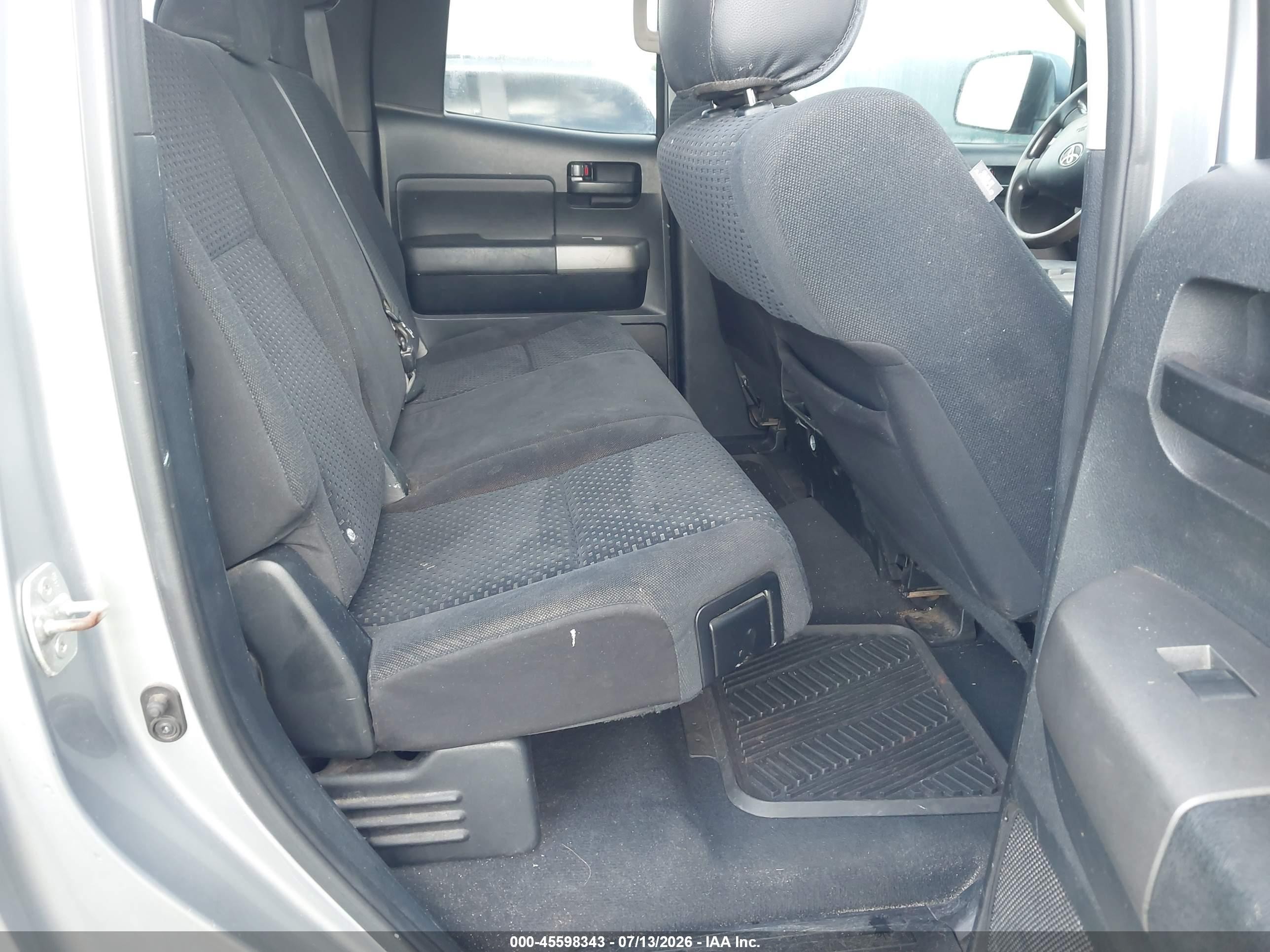 2011 Toyota Tundra Grade 4.6l V8 Серебряный vin: 5TFUM5F17BX021117