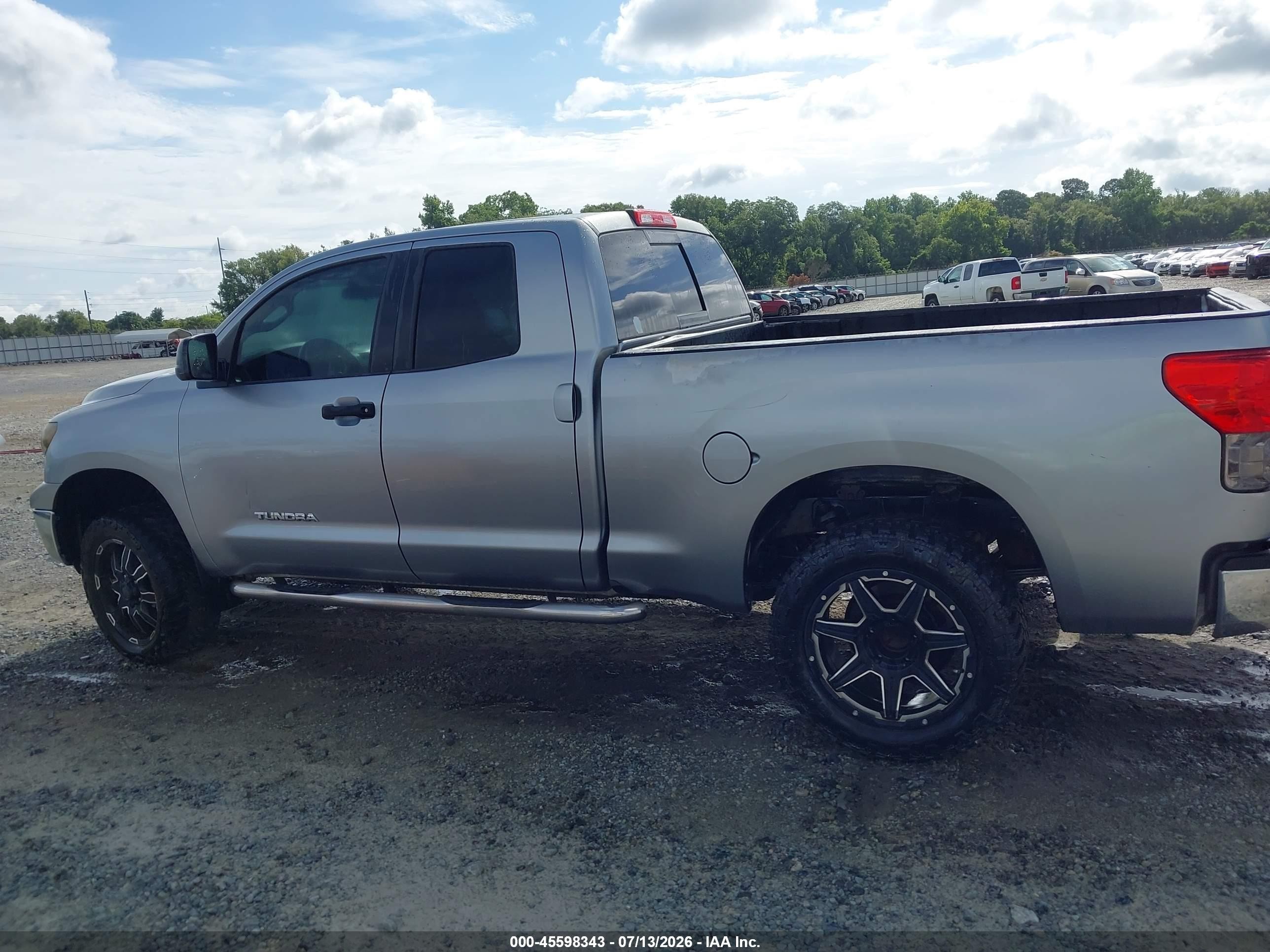 2011 Toyota Tundra Grade 4.6l V8 Серебряный vin: 5TFUM5F17BX021117