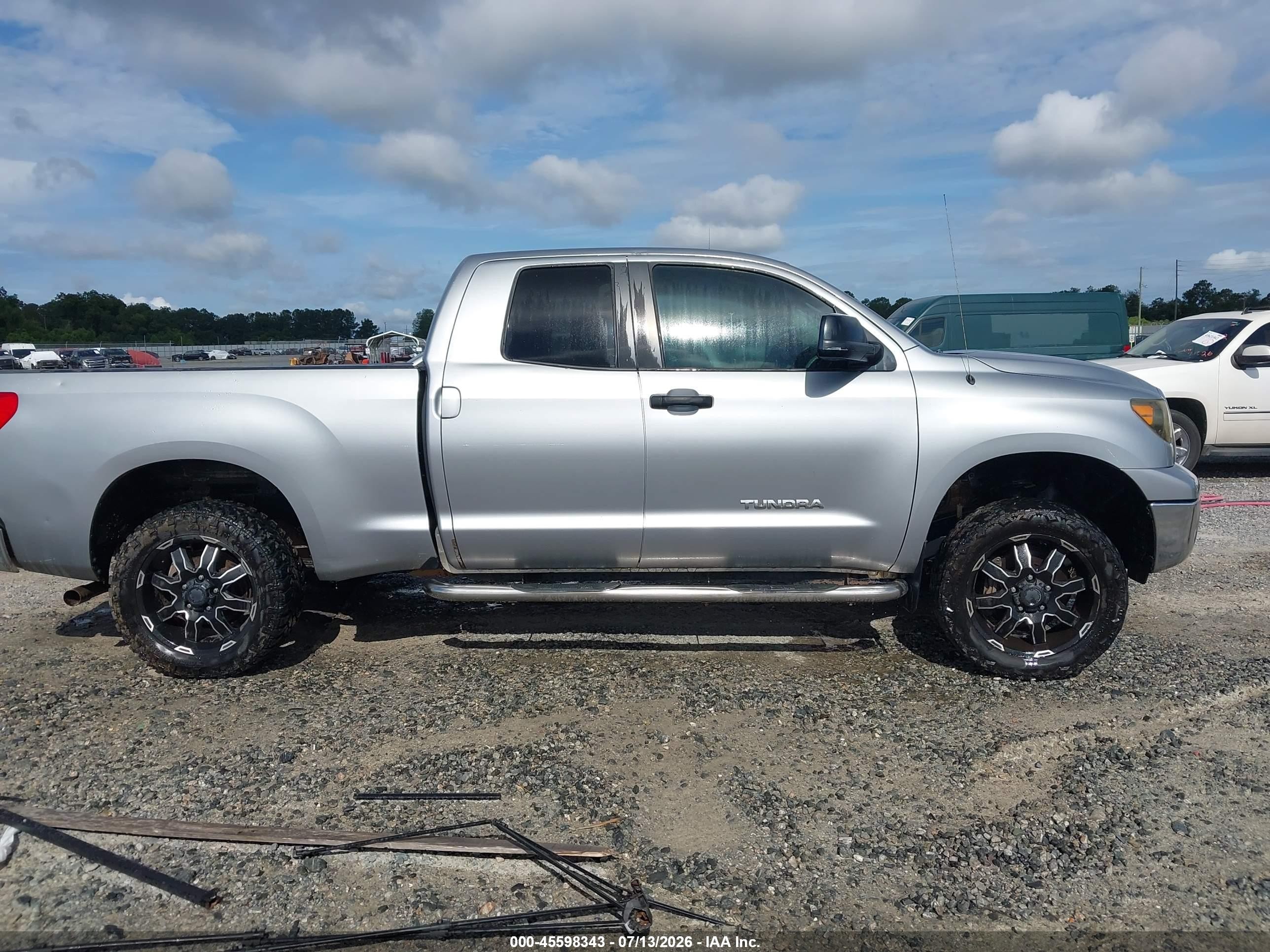 2011 Toyota Tundra Grade 4.6l V8 Серебряный vin: 5TFUM5F17BX021117