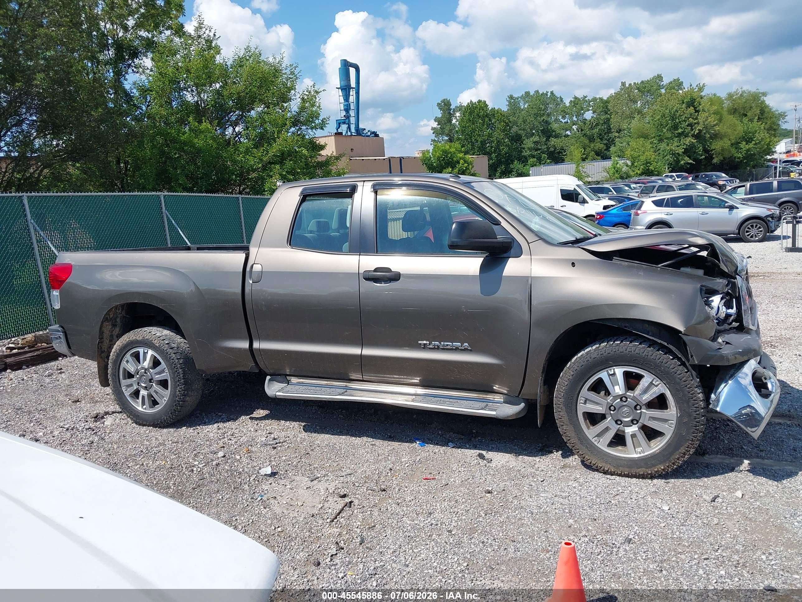 2010 Toyota Tundra Grade 4.6l V8 Beige vin: 5TFUM5F18AX009718