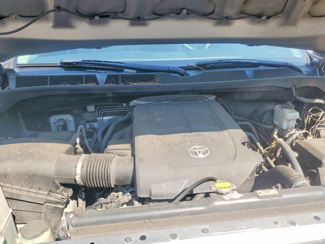 2014 Toyota Tundra Sr Серебряный vin: 5TFUM5F18EX050453