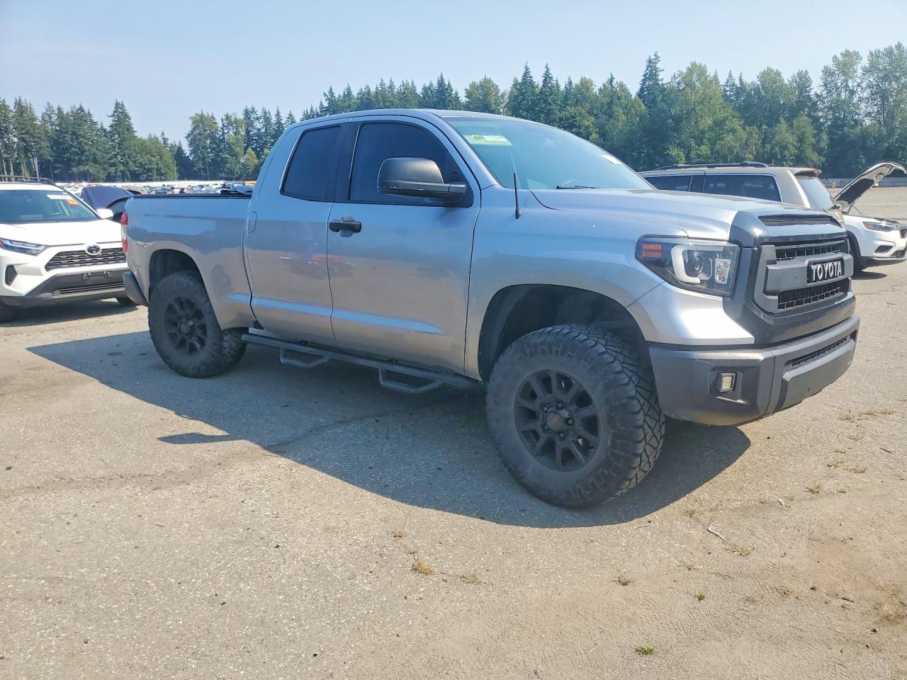 2014 Toyota Tundra Sr Серебряный vin: 5TFUM5F18EX050453