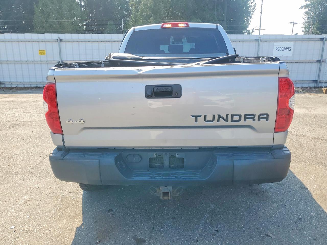2014 Toyota Tundra Sr Серебряный vin: 5TFUM5F18EX050453