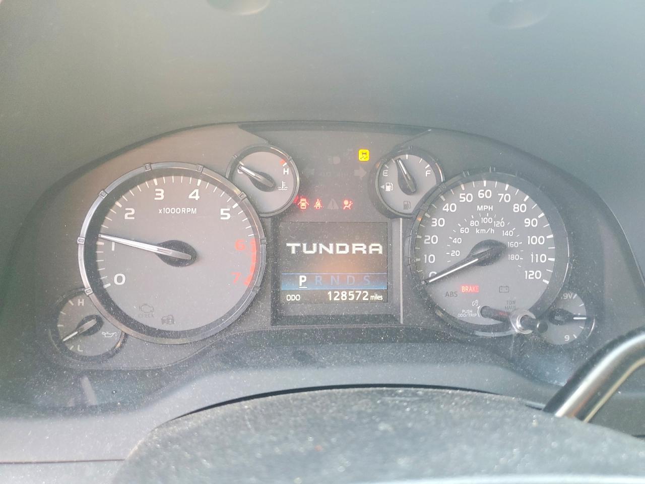 2014 Toyota Tundra Sr Серебряный vin: 5TFUM5F18EX050453