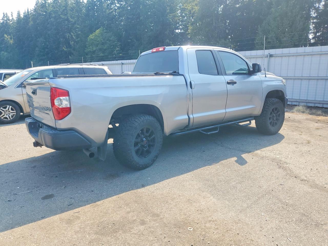 2014 Toyota Tundra Sr Серебряный vin: 5TFUM5F18EX050453