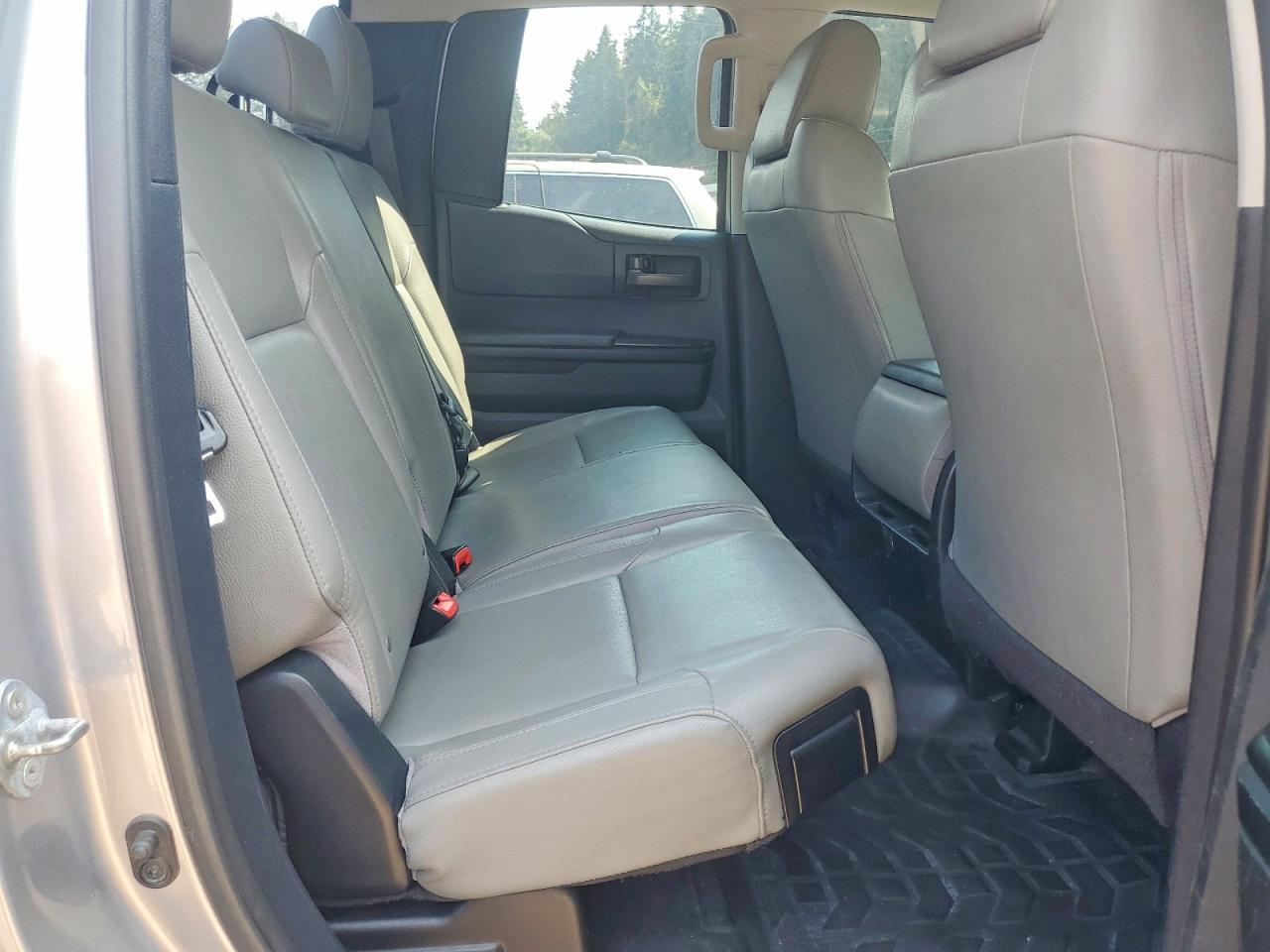 2014 Toyota Tundra Sr Серебряный vin: 5TFUM5F18EX050453