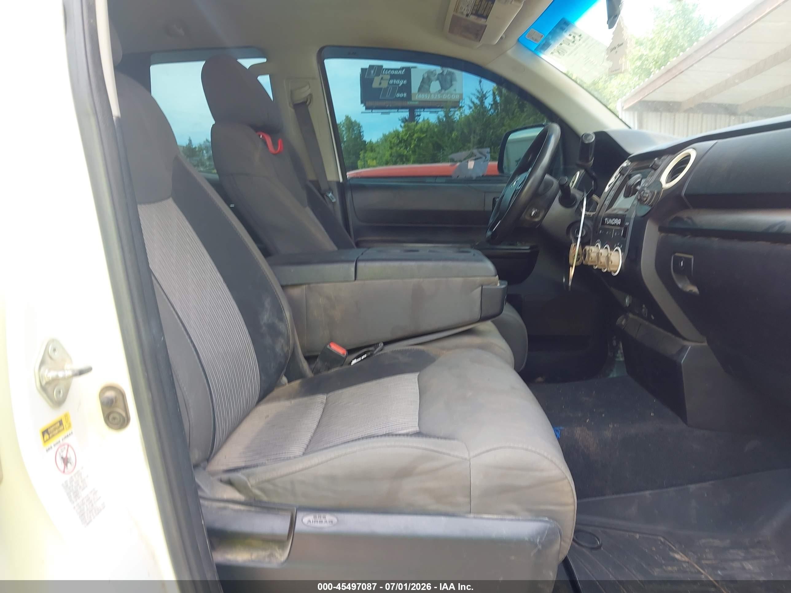 2014 Toyota Tundra Sr 4.6l V8 White vin: 5TFUM5F18EX058553