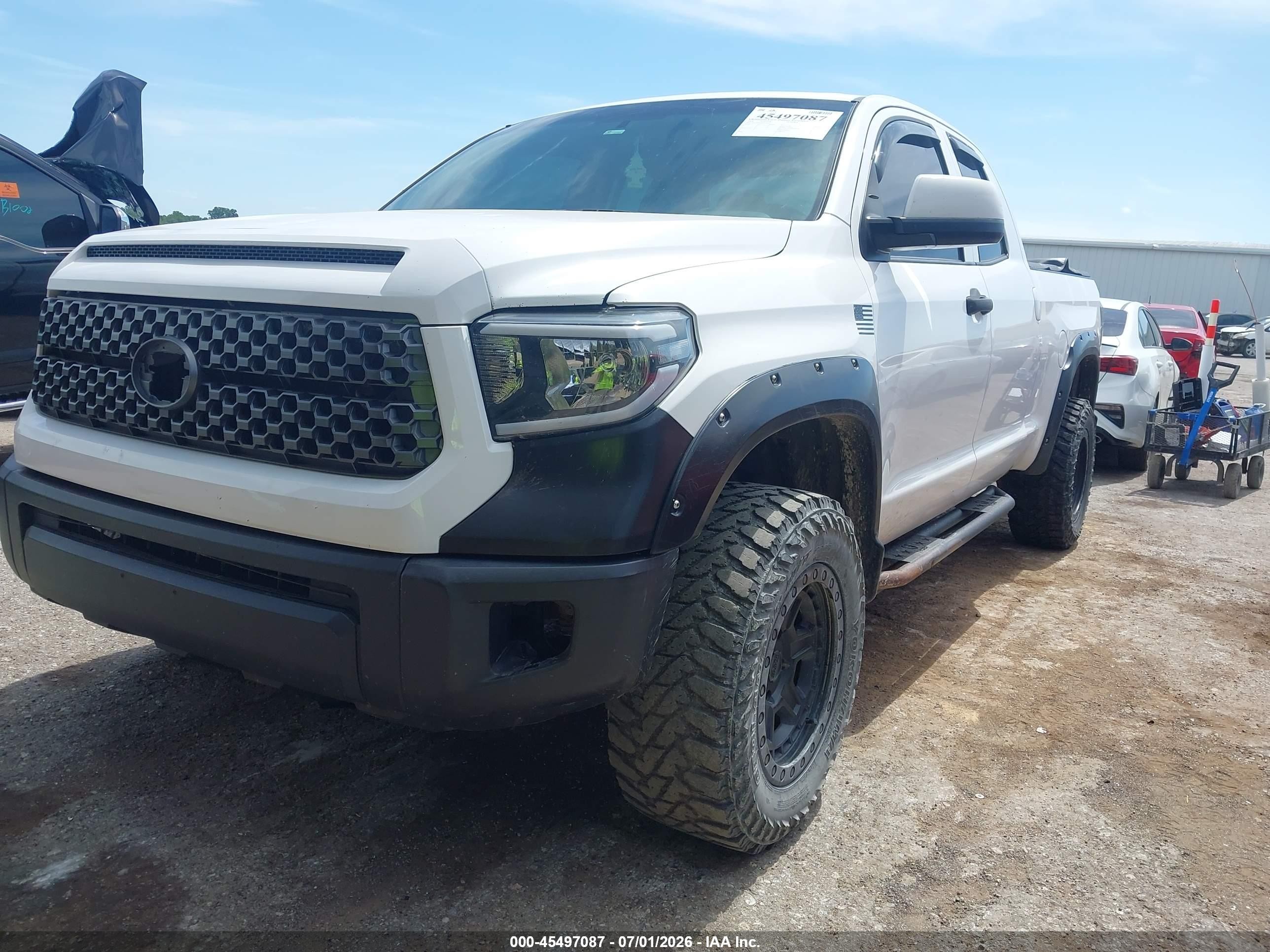2014 Toyota Tundra Sr 4.6l V8 White vin: 5TFUM5F18EX058553