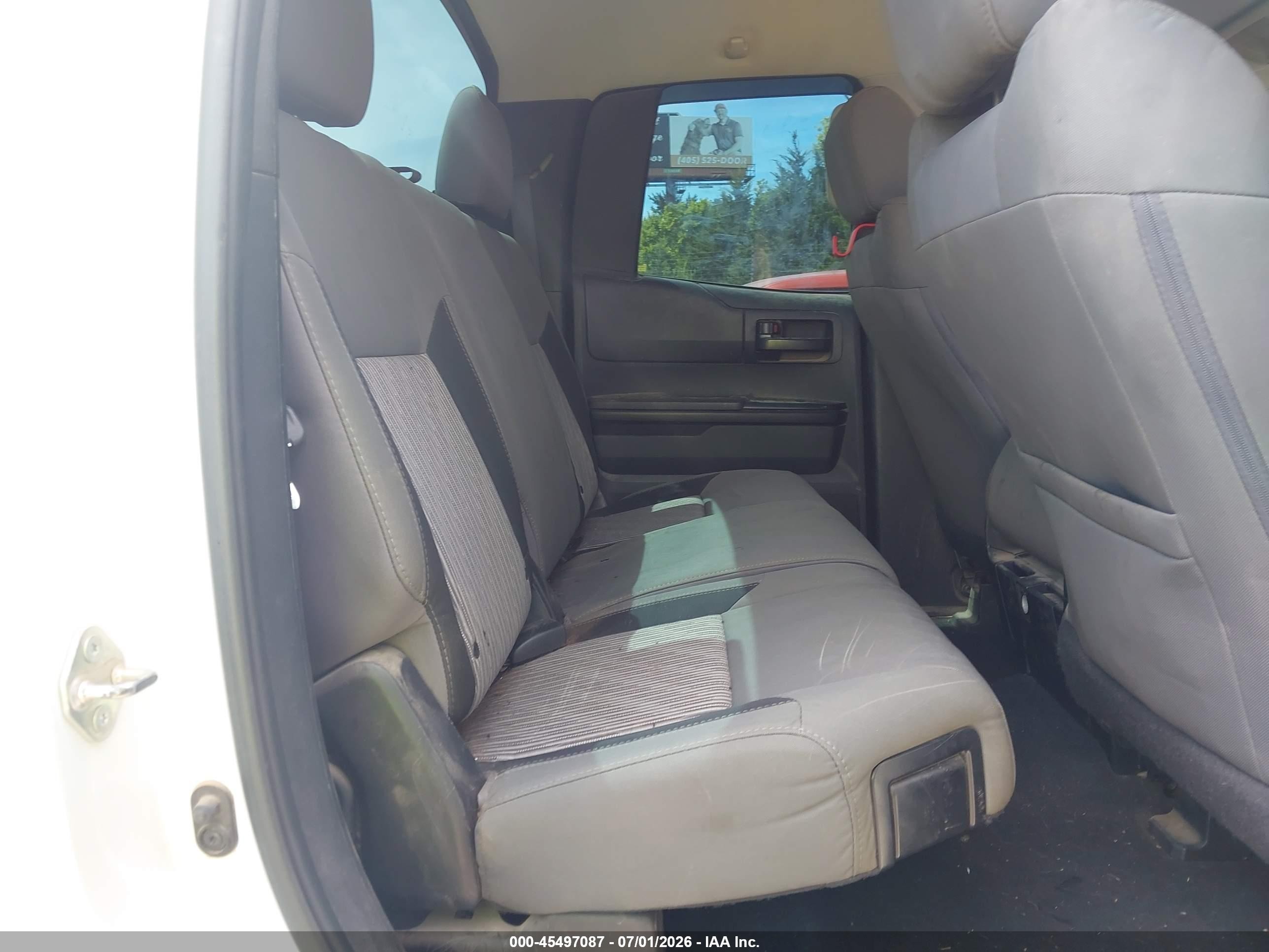 2014 Toyota Tundra Sr 4.6l V8 White vin: 5TFUM5F18EX058553