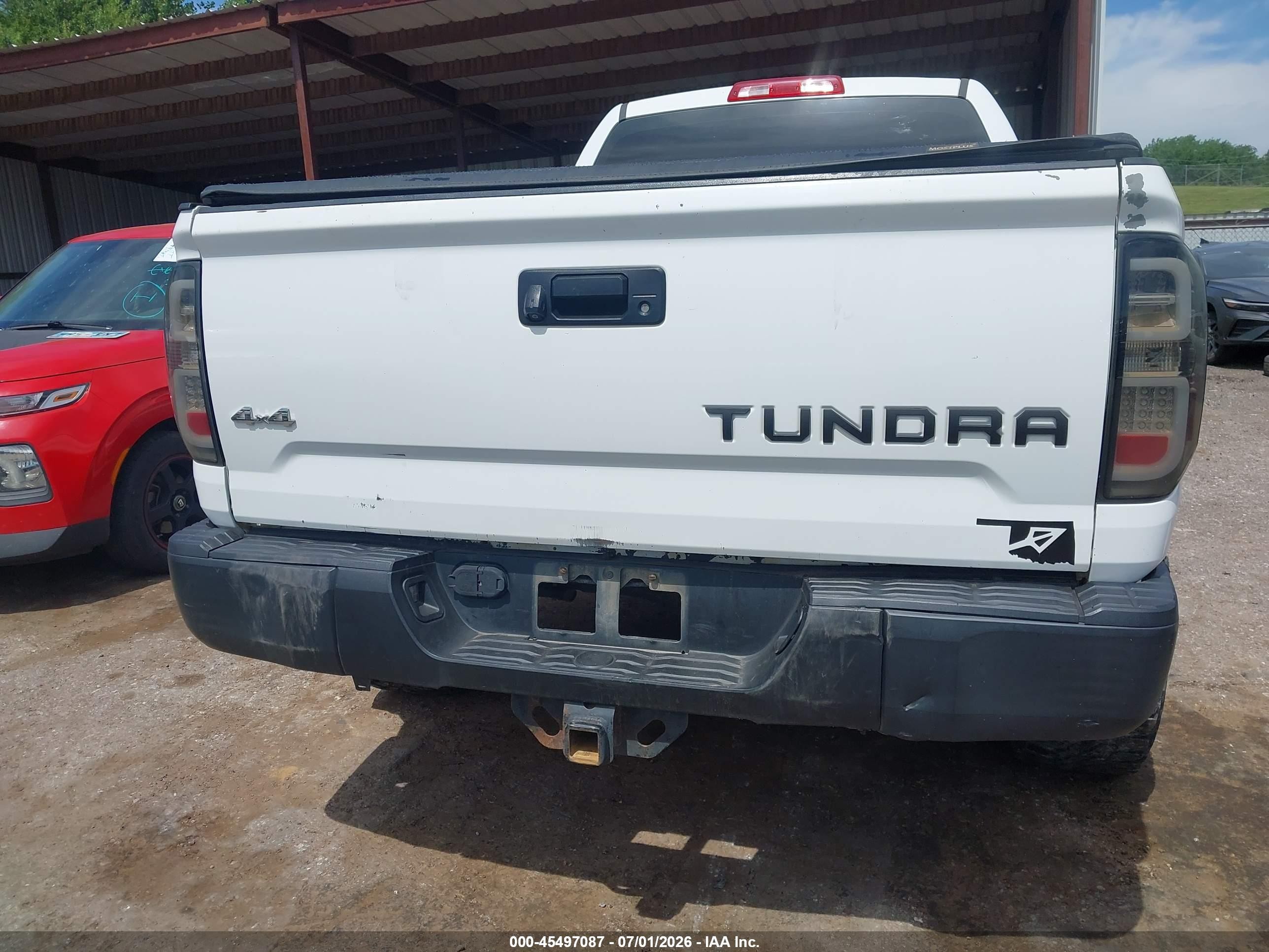 2014 Toyota Tundra Sr 4.6l V8 White vin: 5TFUM5F18EX058553
