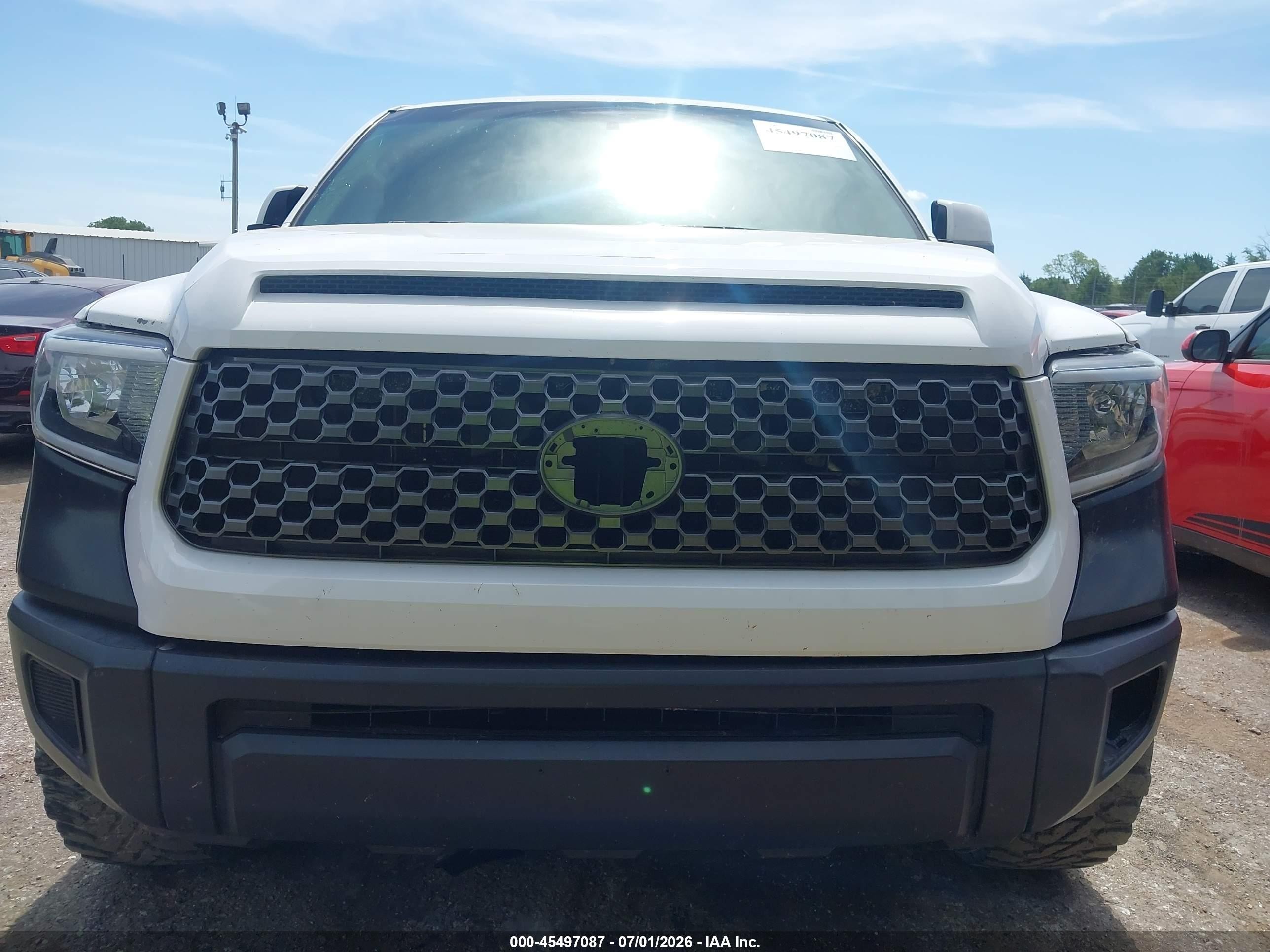 2014 Toyota Tundra Sr 4.6l V8 White vin: 5TFUM5F18EX058553