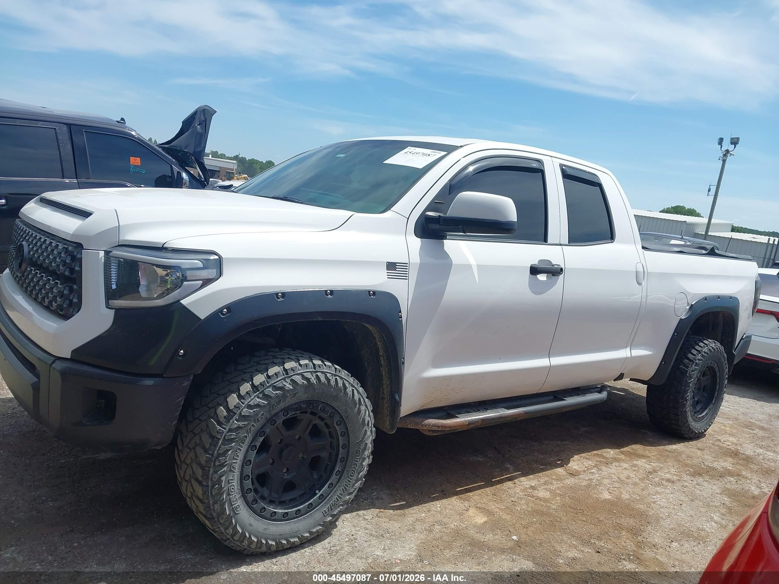 2014 Toyota Tundra Sr 4.6l V8 White vin: 5TFUM5F18EX058553