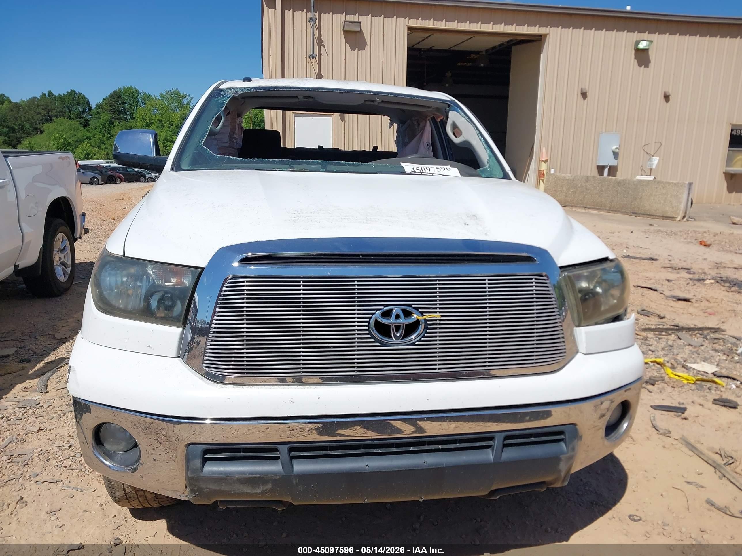 2010 Toyota Tundra Grade 4.6l V8 White vin: 5TFUM5F19AX002471
