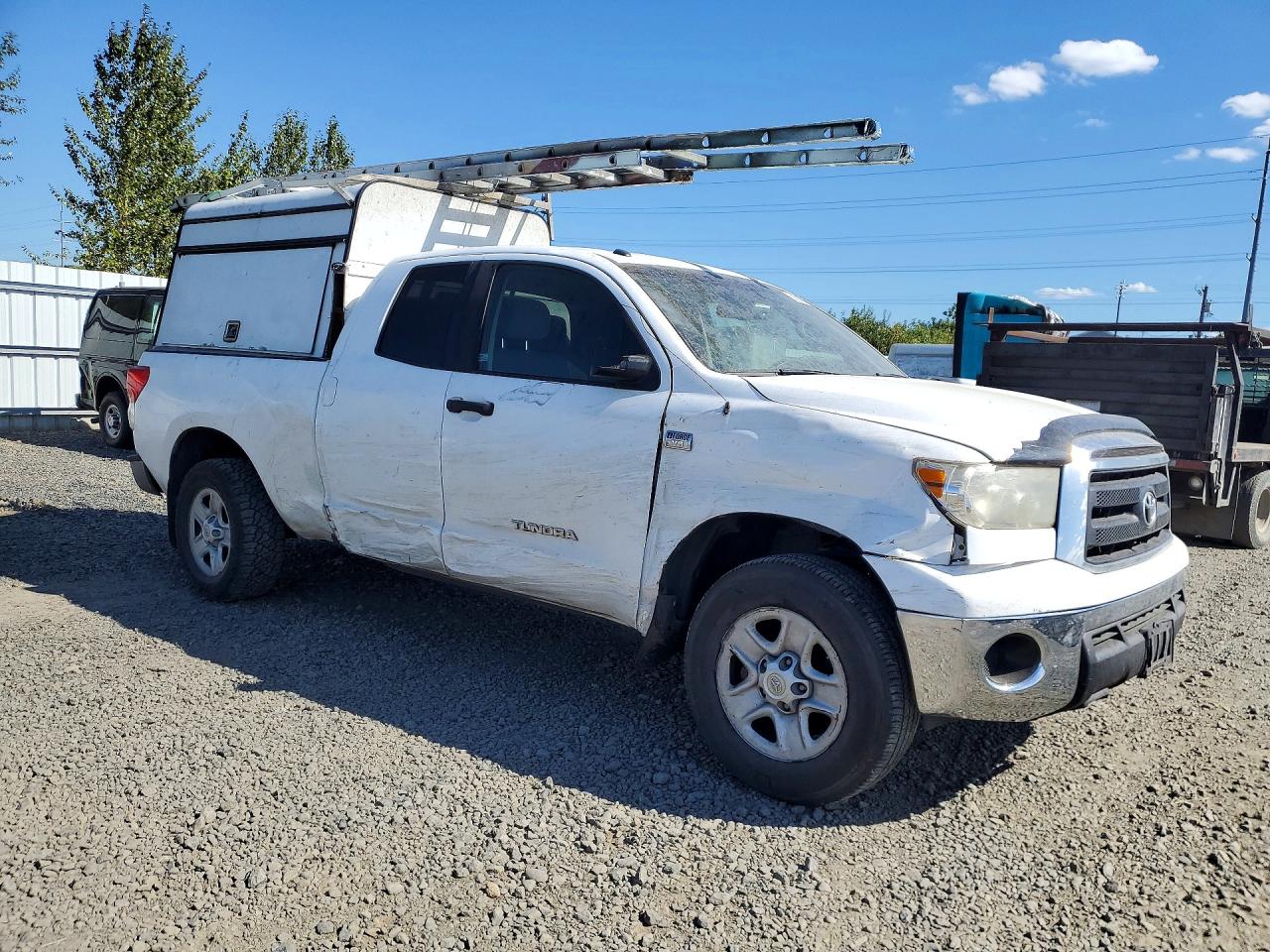 2010 Toyota Tundra Double Cab Sr5 White vin: 5TFUM5F19AX004124