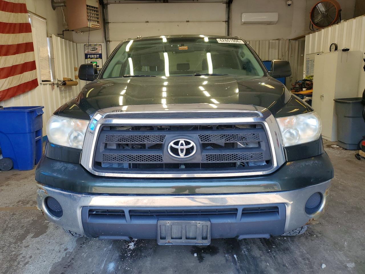 2010 Toyota Tundra Double Cab Sr5 Зеленый vin: 5TFUM5F19AX014460